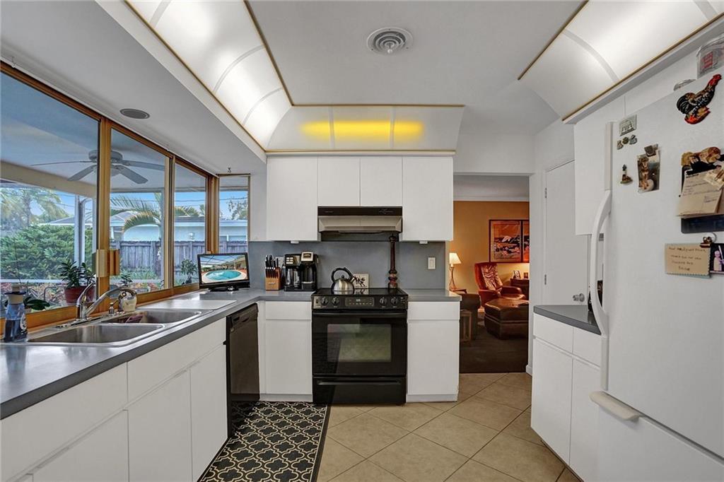 Hollywood Hills 6-22 B - Residential