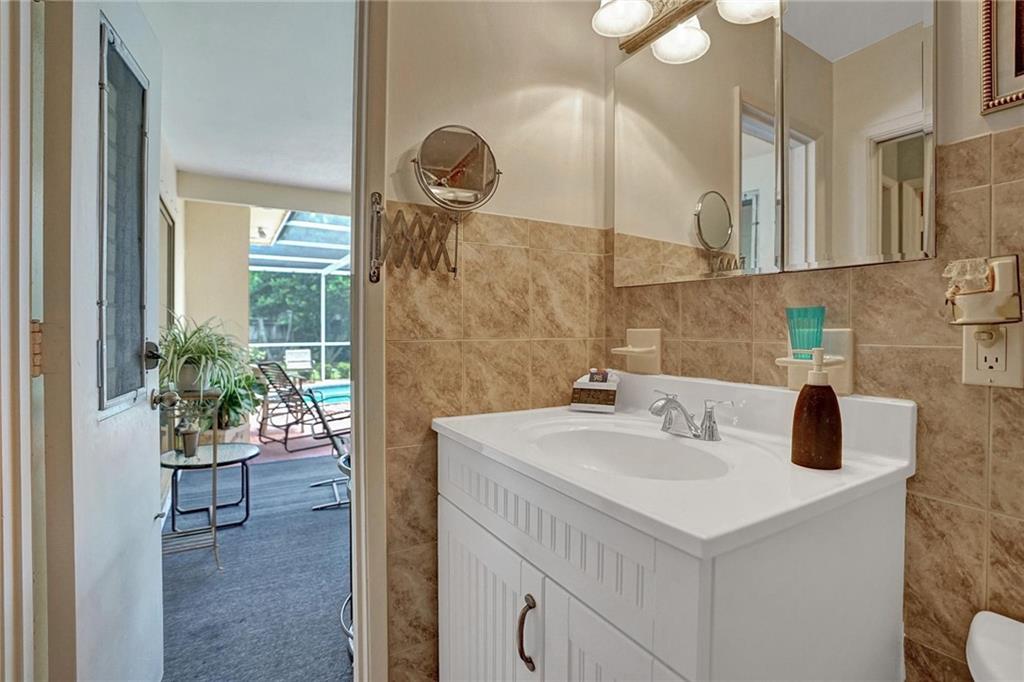 Hollywood Hills 6-22 B - Residential