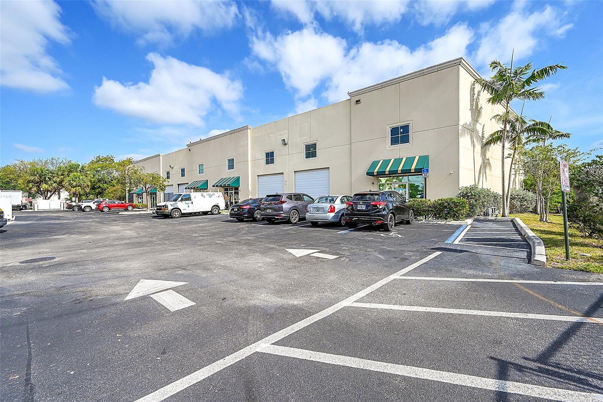 Industrial condo 3,325 SF 1 bay with office space. Concrete wall partitions, fenced business complex, zoned B-4 (intensive business). Warehouse/Storage, lots of natural lighting, concrete tilt up walls, twin "T" roof, 21 ft. clear ceilings, 1 roll up door per unit (12'W x 14'H). Direct access to the Florida's Turnpike.