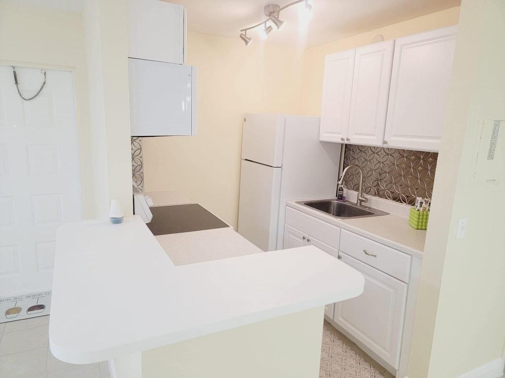 CROSSINGS OF BOYNTON BEACH COND - Residential Lease