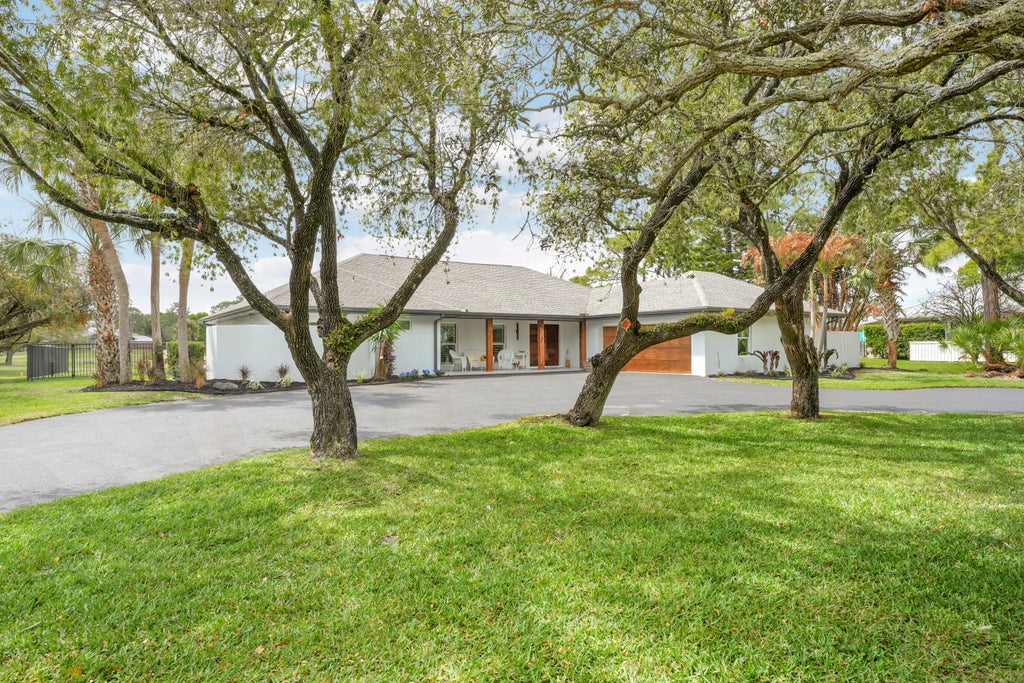 Photo of 4042 SW BIMINI Circle N, Palm City, FL 34990 (MLS # B26073249)