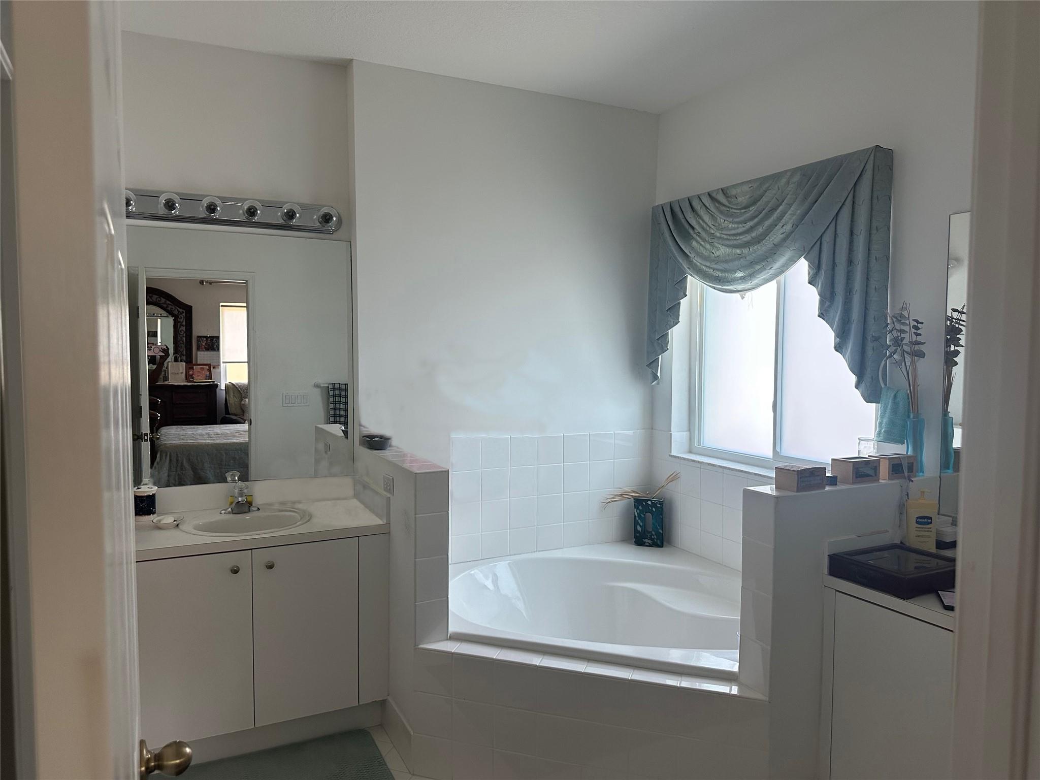 Lakes/Bay Kaye - Residential