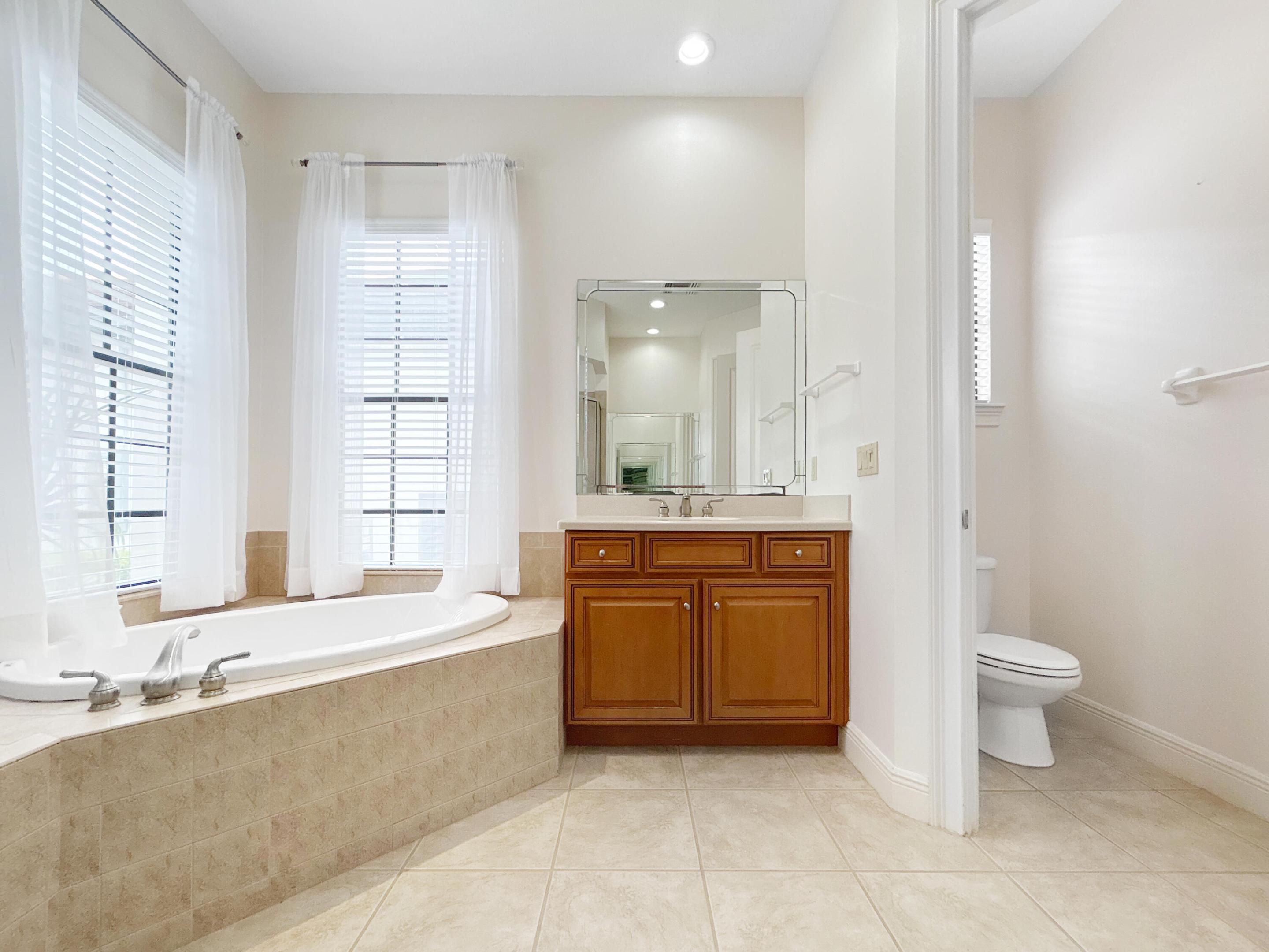 Las Colinas - Residential