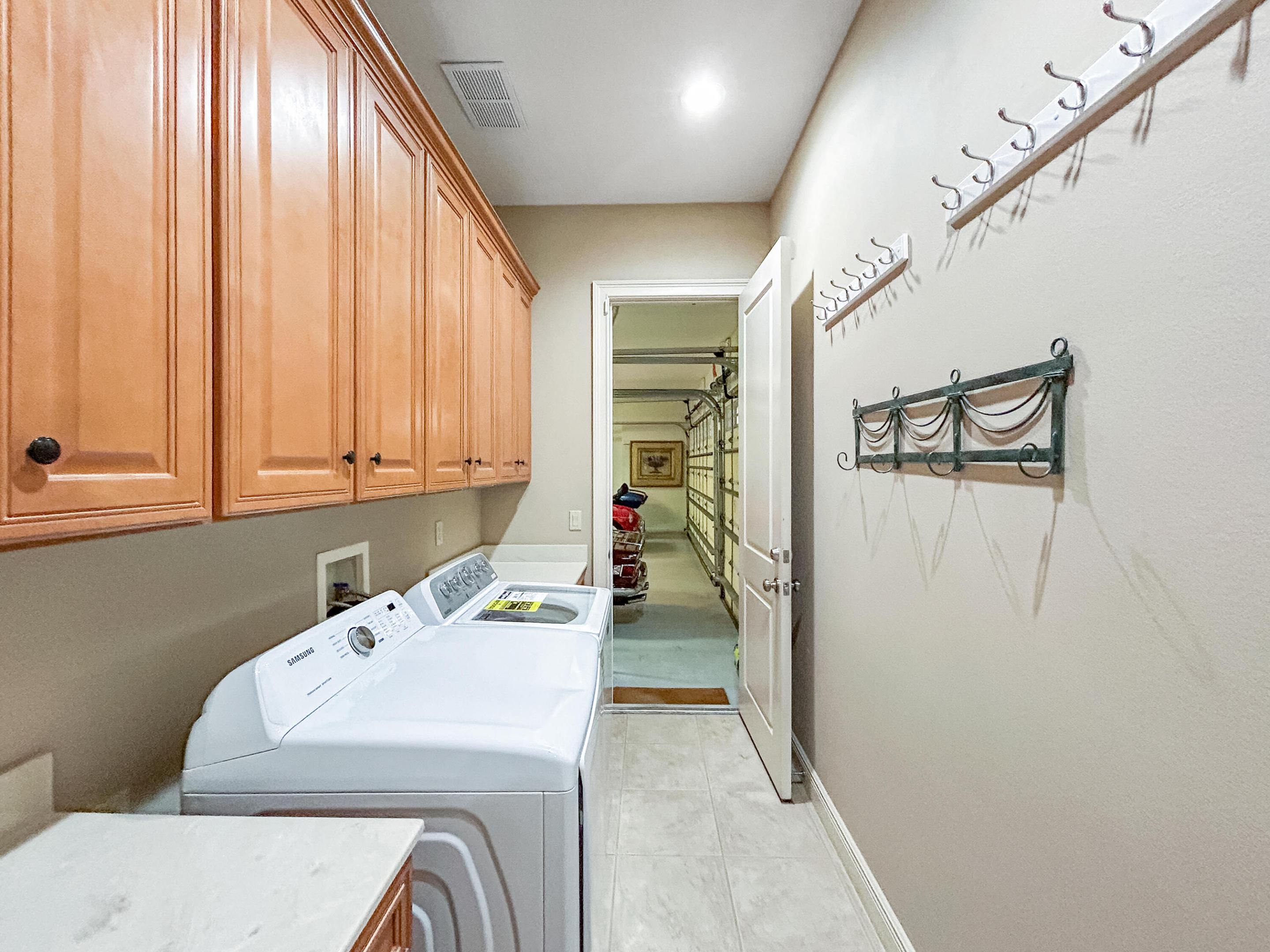 Las Colinas - Residential