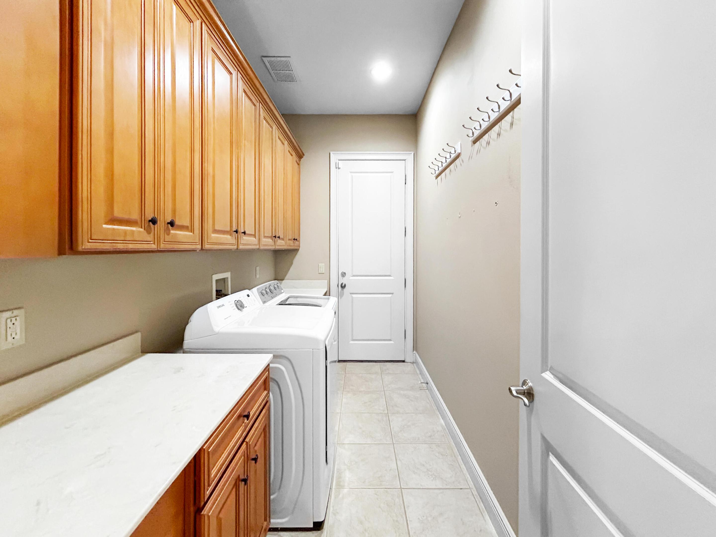 Las Colinas - Residential