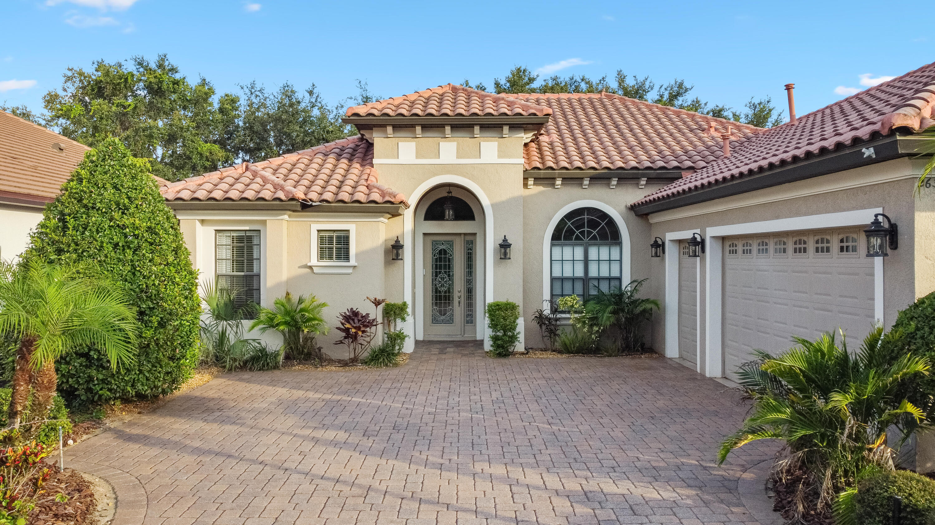 Las Colinas - Residential