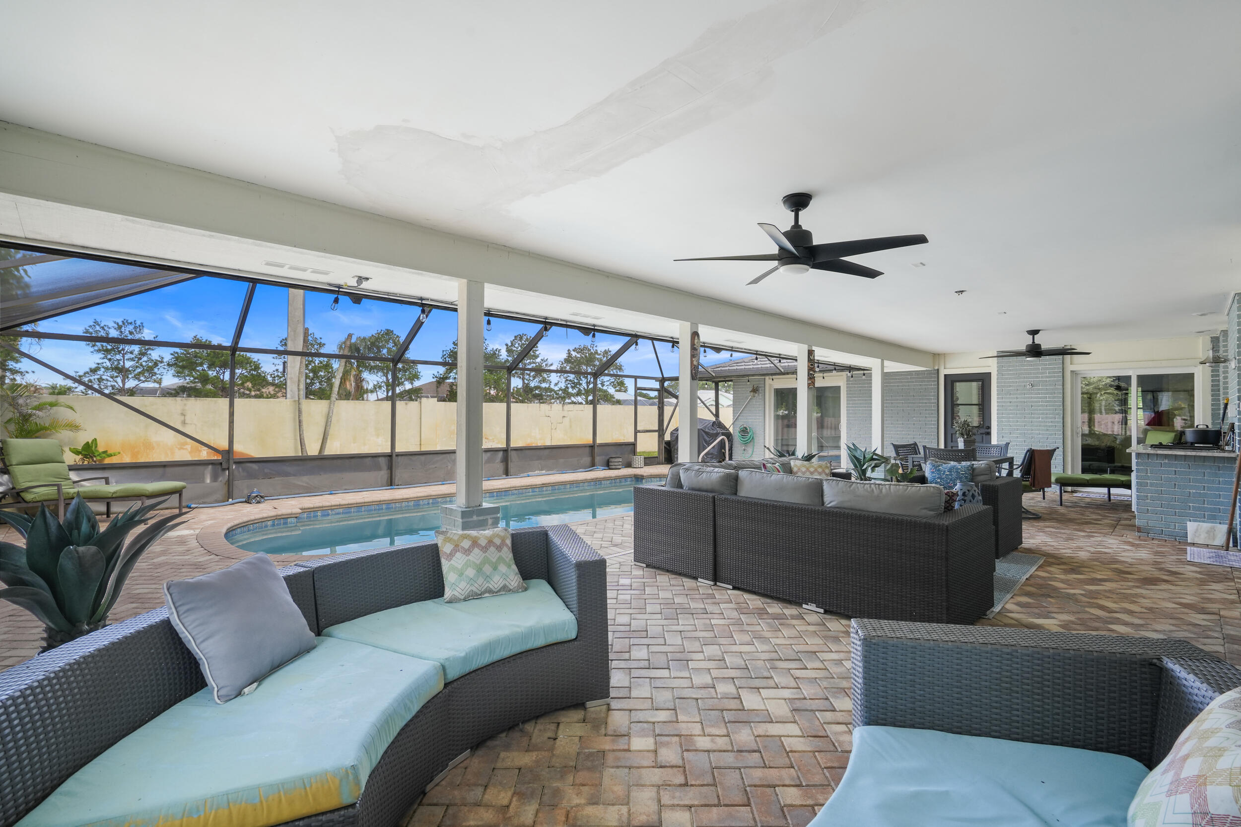RIVERS EDGE - Residential