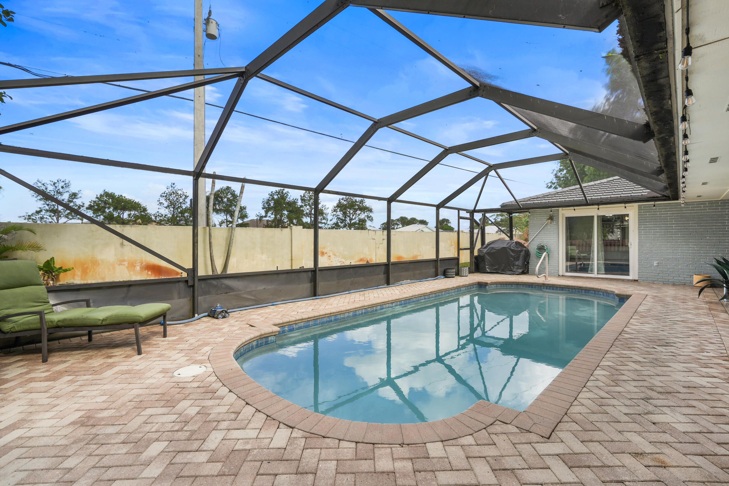 RIVERS EDGE - Residential