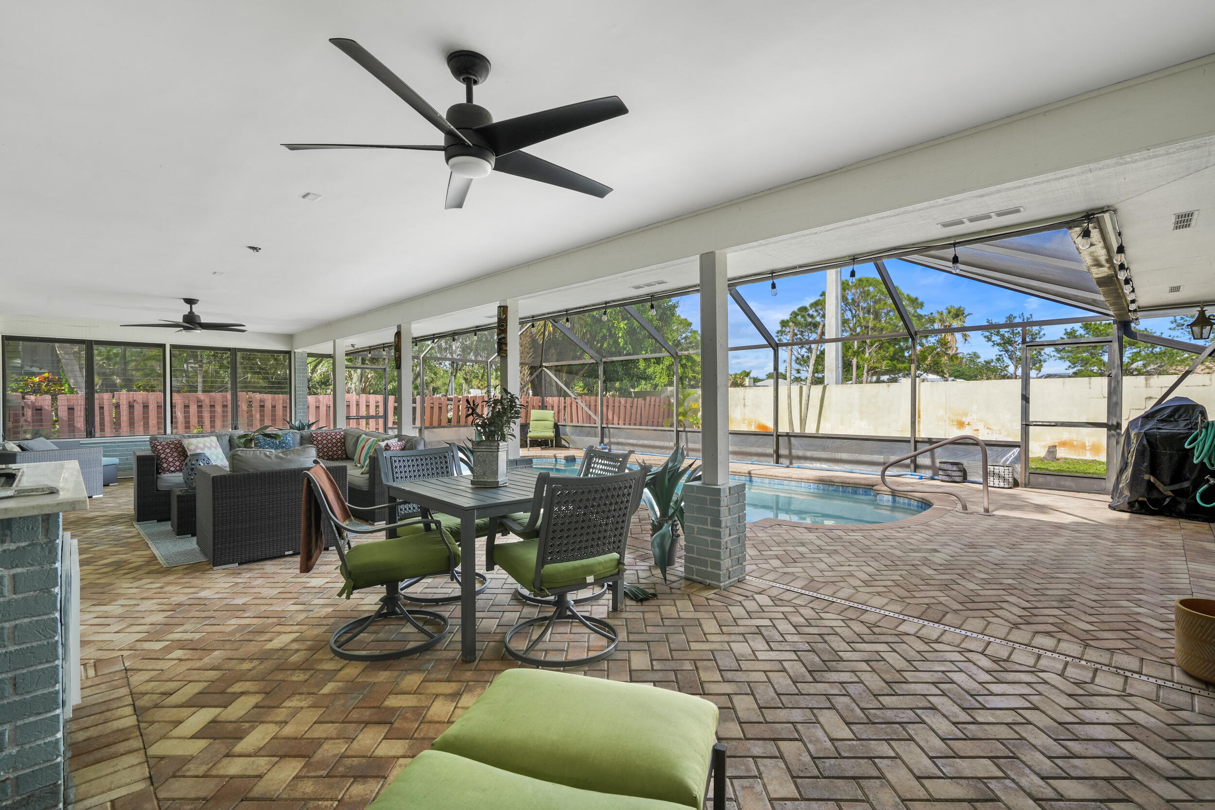 RIVERS EDGE - Residential