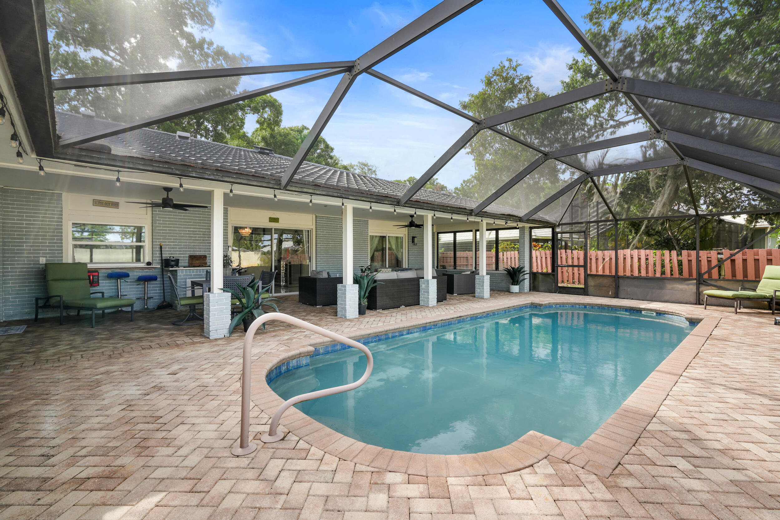 RIVERS EDGE - Residential