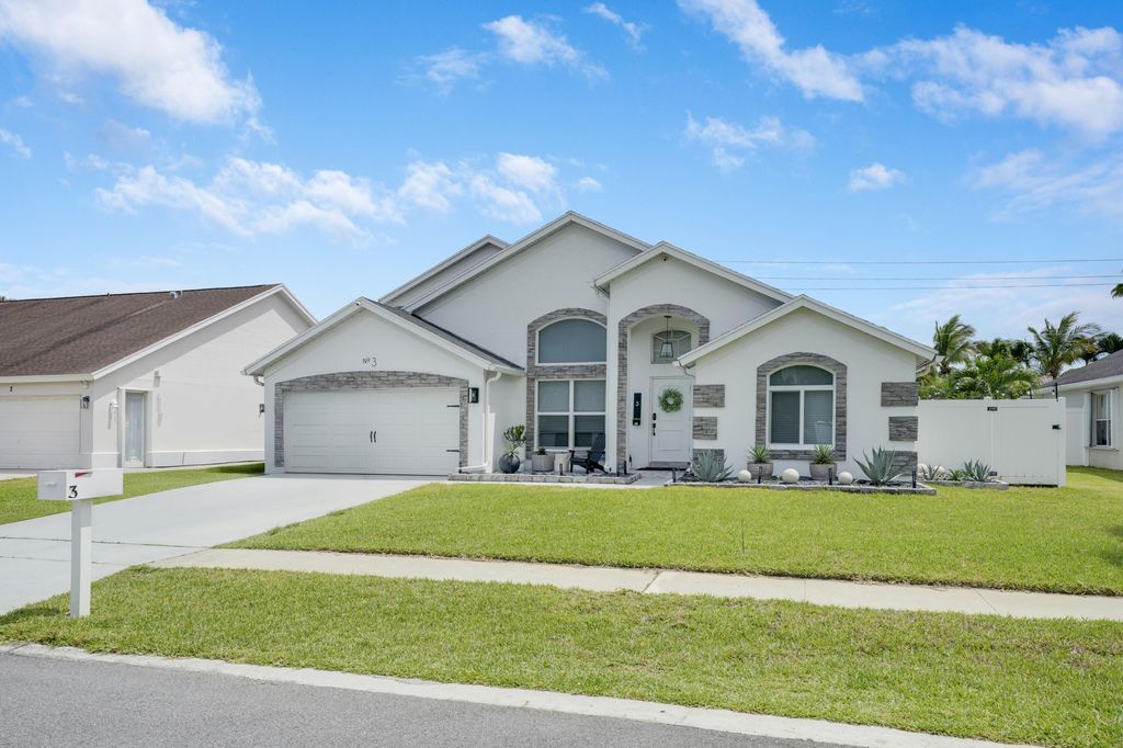 Photo of 3 Meadows Park Lane, Boynton Beach, FL 33436 (MLS # B26024689)