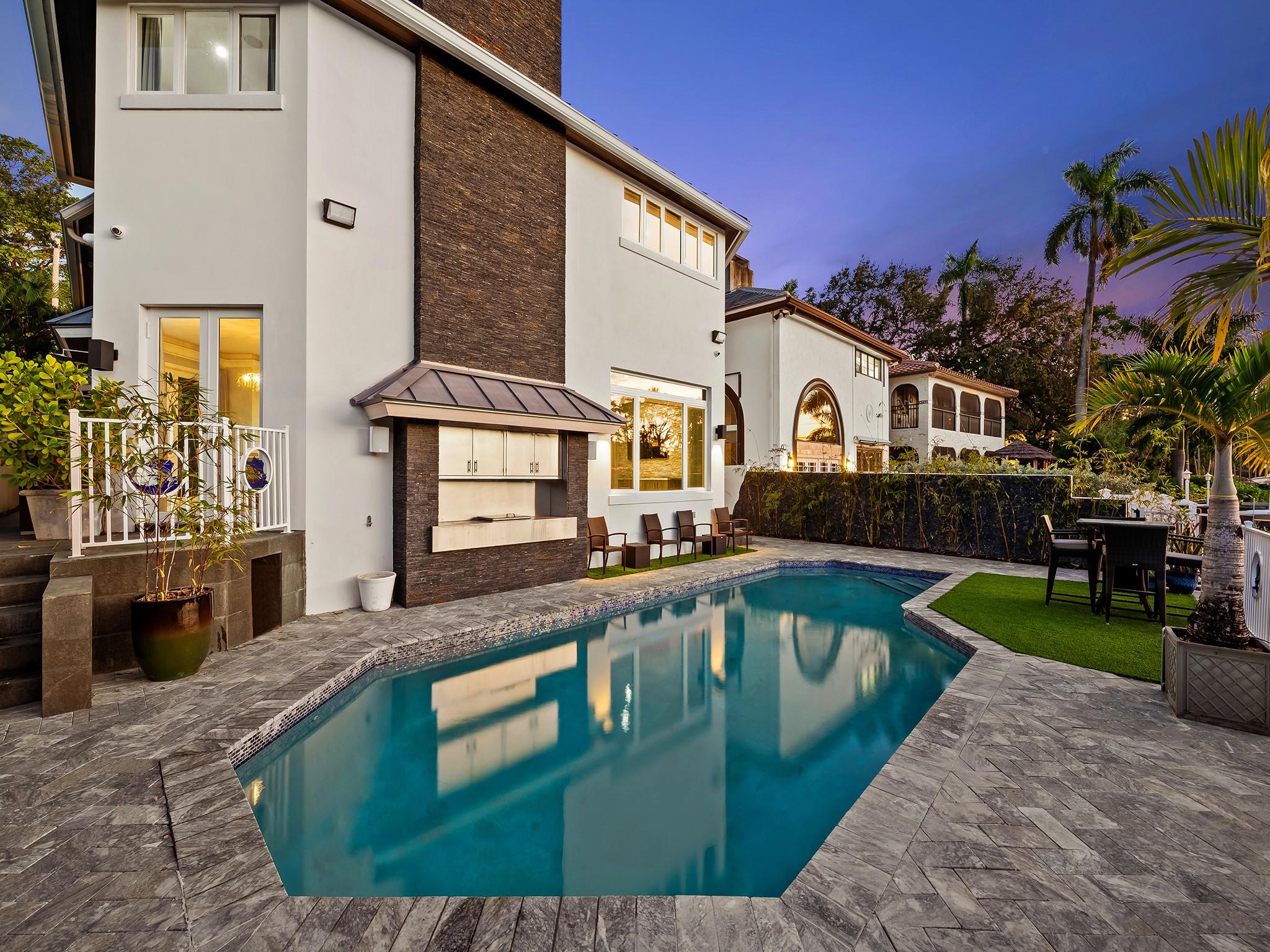 1425 Ponce De Leon Dr