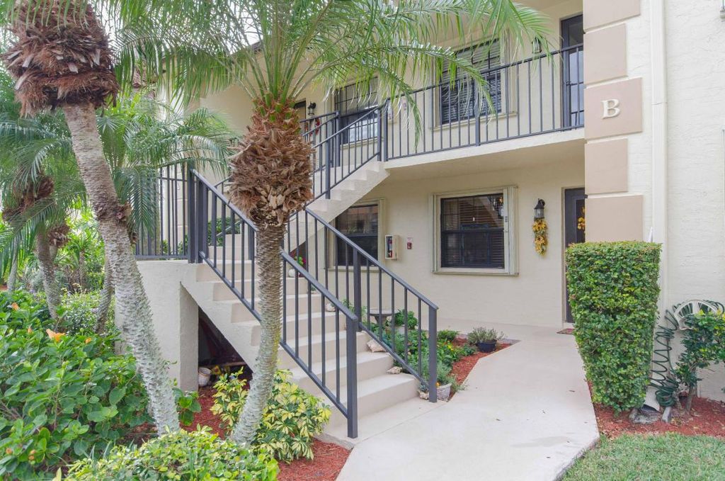 Photo of 901 Pinecrest Circle #B, Jupiter, FL 33458 (MLS # R10928397)