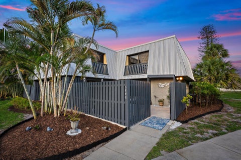 Photo of 3840 SE Jefferson Street, Stuart, FL 34997 (MLS # B26041184)