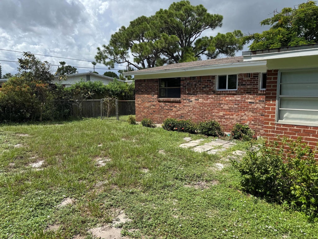 Photo of 3651 BAHAMA Road, Palm Beach Gardens, FL 33410 (MLS # B26069517)