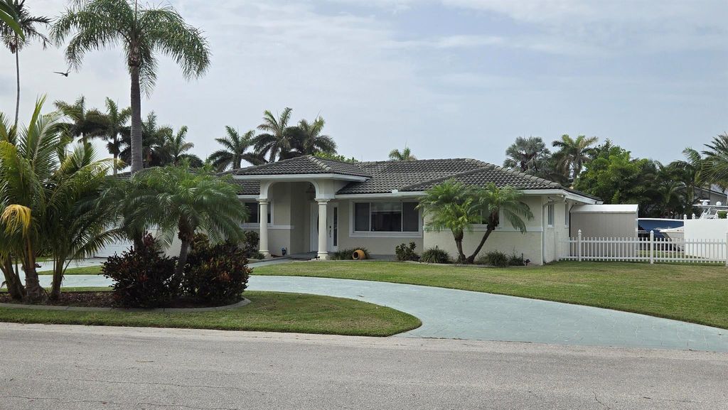 Photo of 945 Brookdale Drive, Boynton Beach, FL 33435 (MLS # R11003554)
