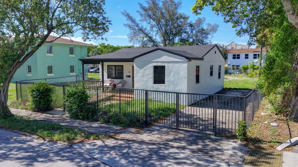 Photo of 509 20TH Street, West Palm Beach, FL 33407 (MLS # B26067464)