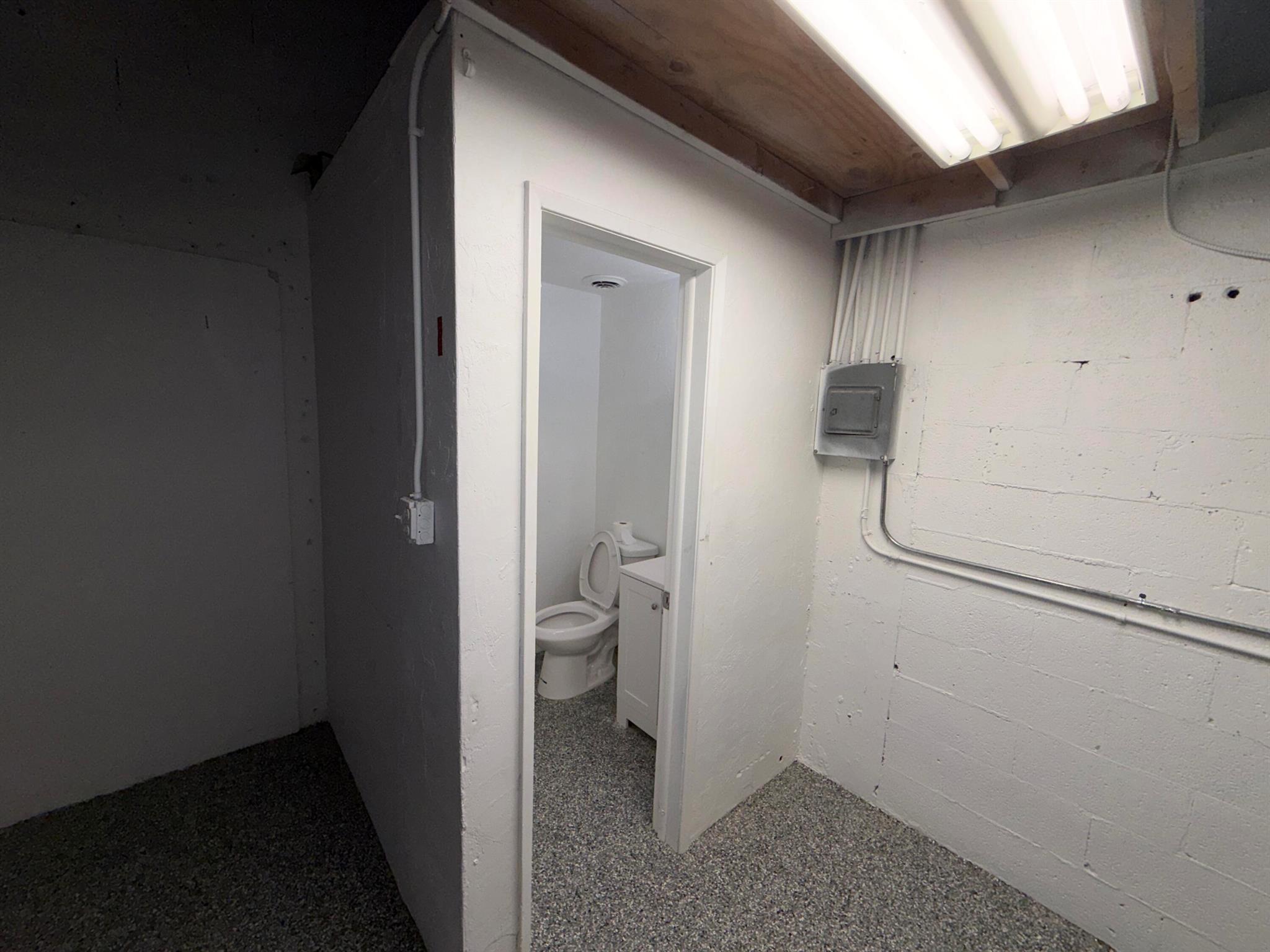 EAST COAST INDUSTRIAL CEN - Commercial Lease