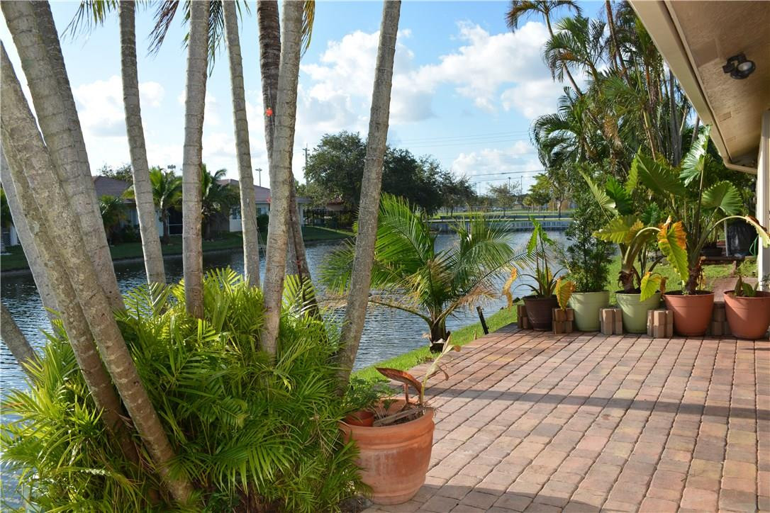 WESTLAKE VILLAS - Residential