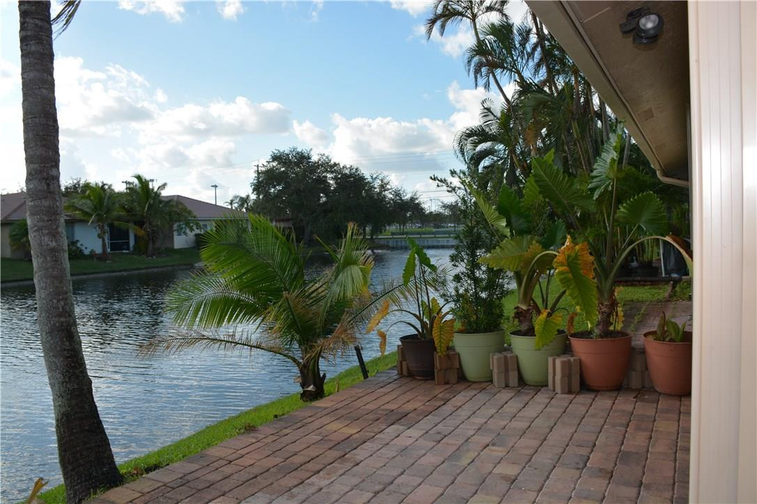 WESTLAKE VILLAS - Residential