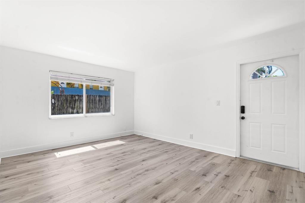 Petite - Residential Lease