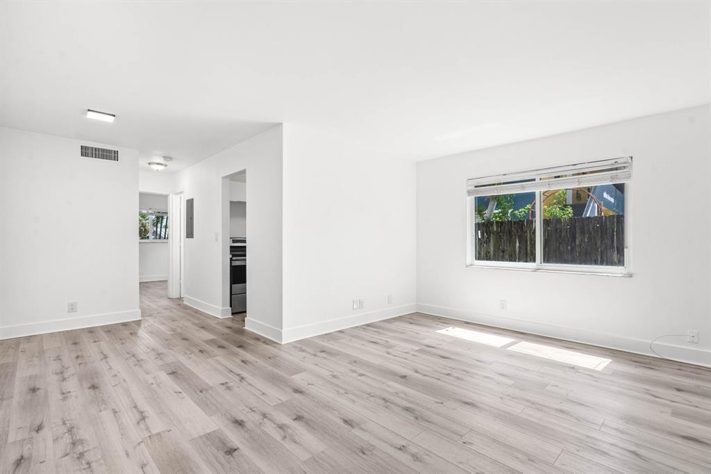 Petite - Residential Lease