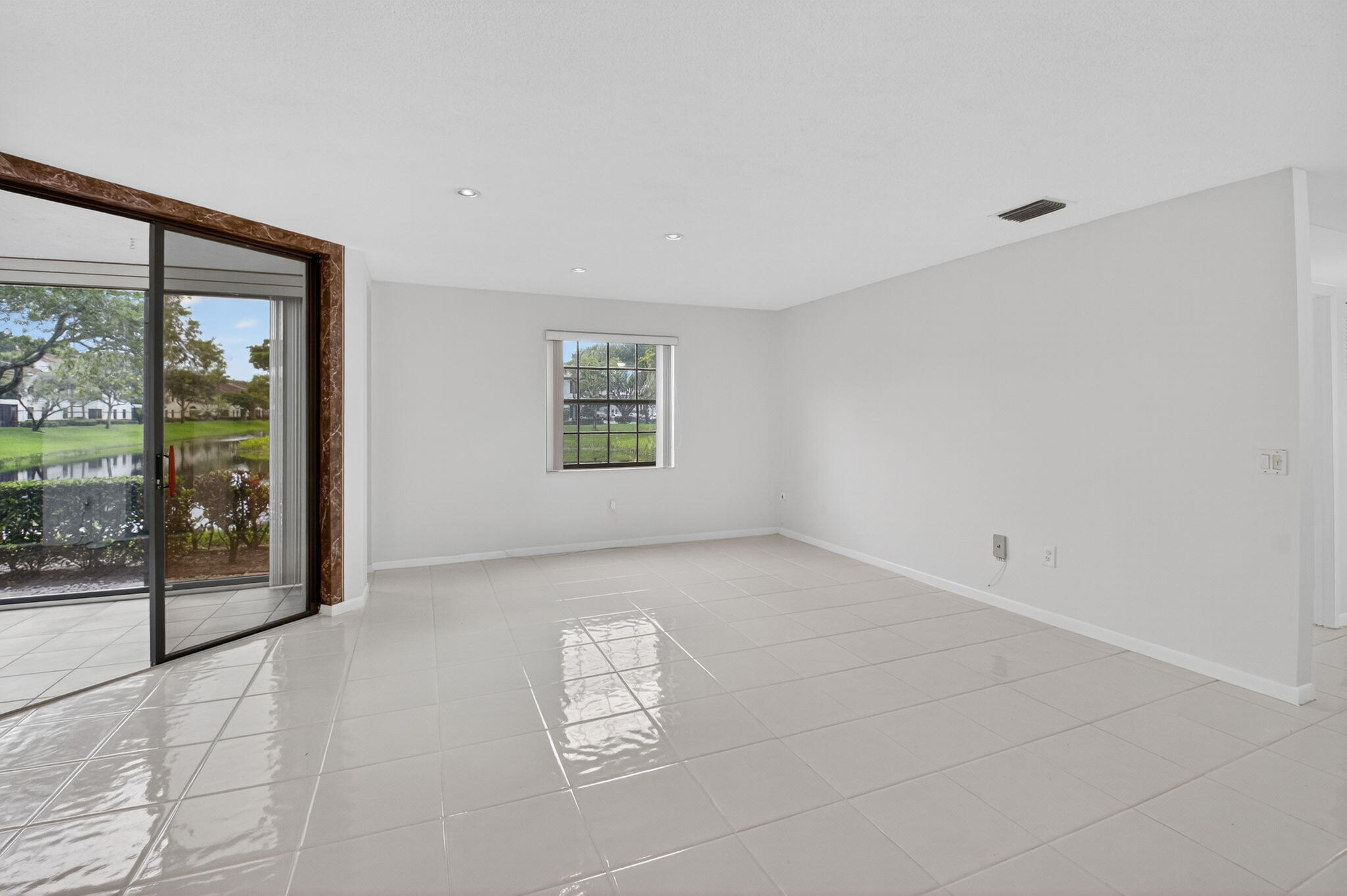 LUCENTE VILLAGE - Residential