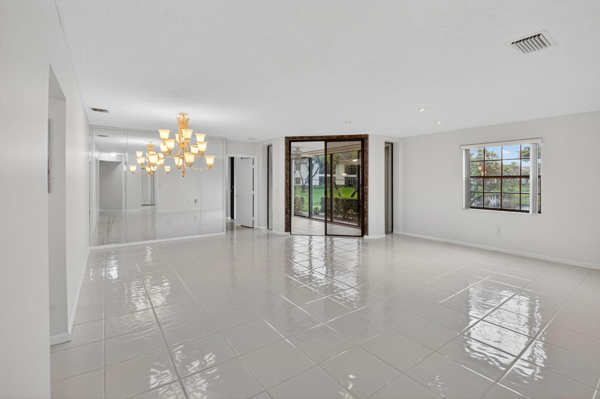 LUCENTE VILLAGE - Residential