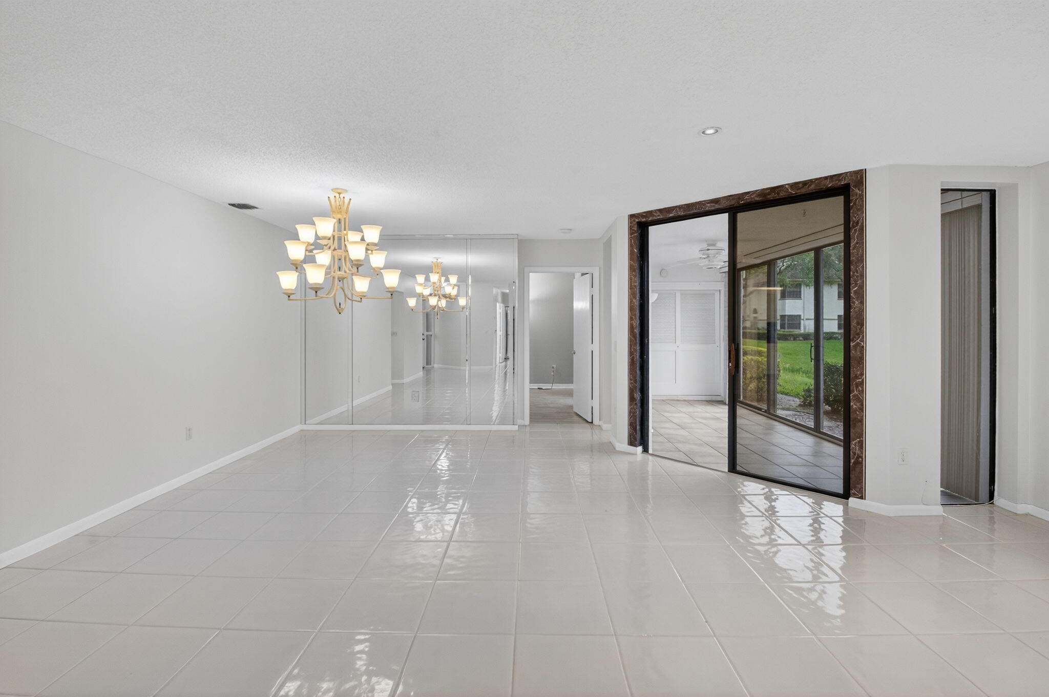 LUCENTE VILLAGE - Residential