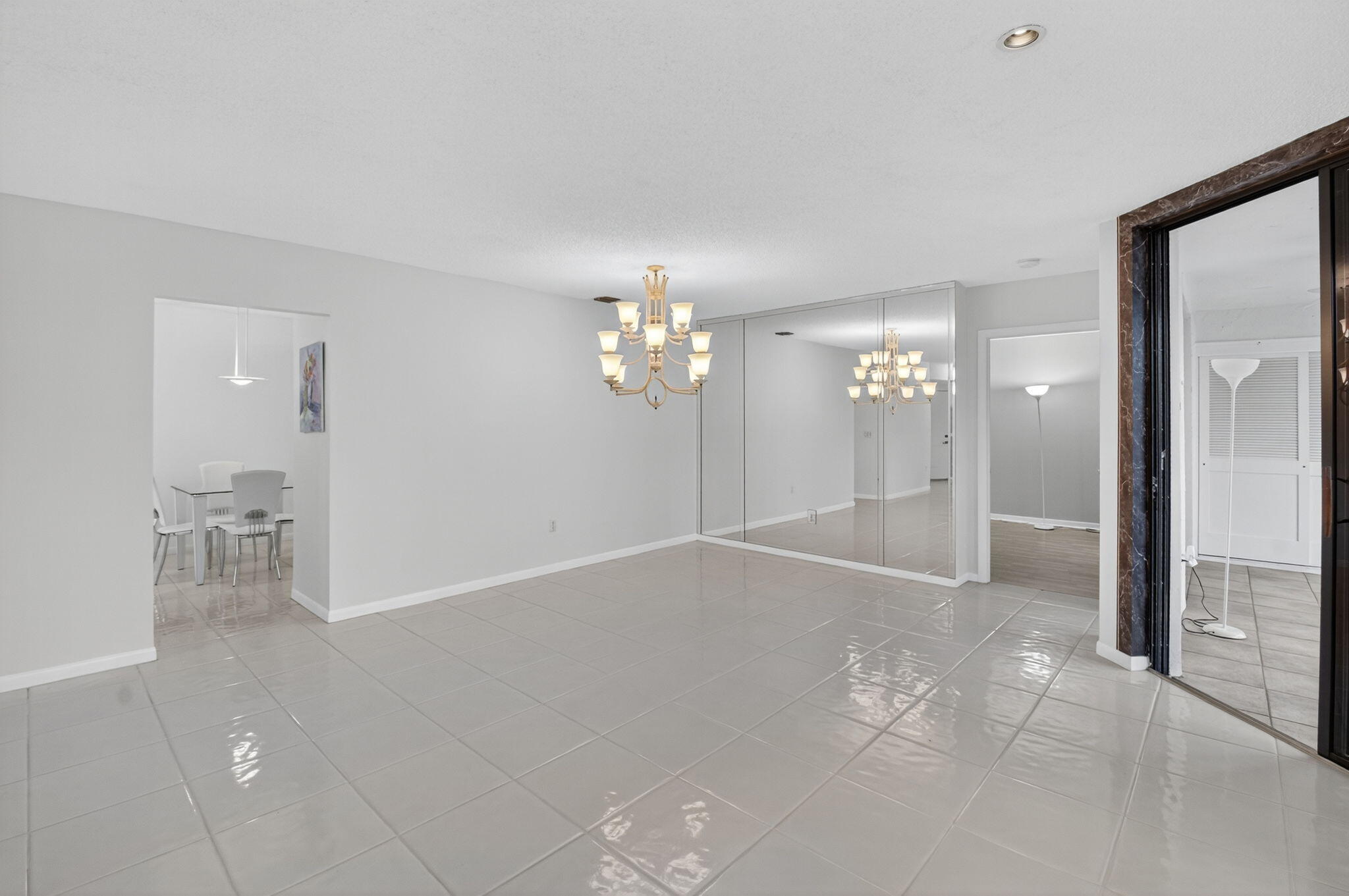 LUCENTE VILLAGE - Residential