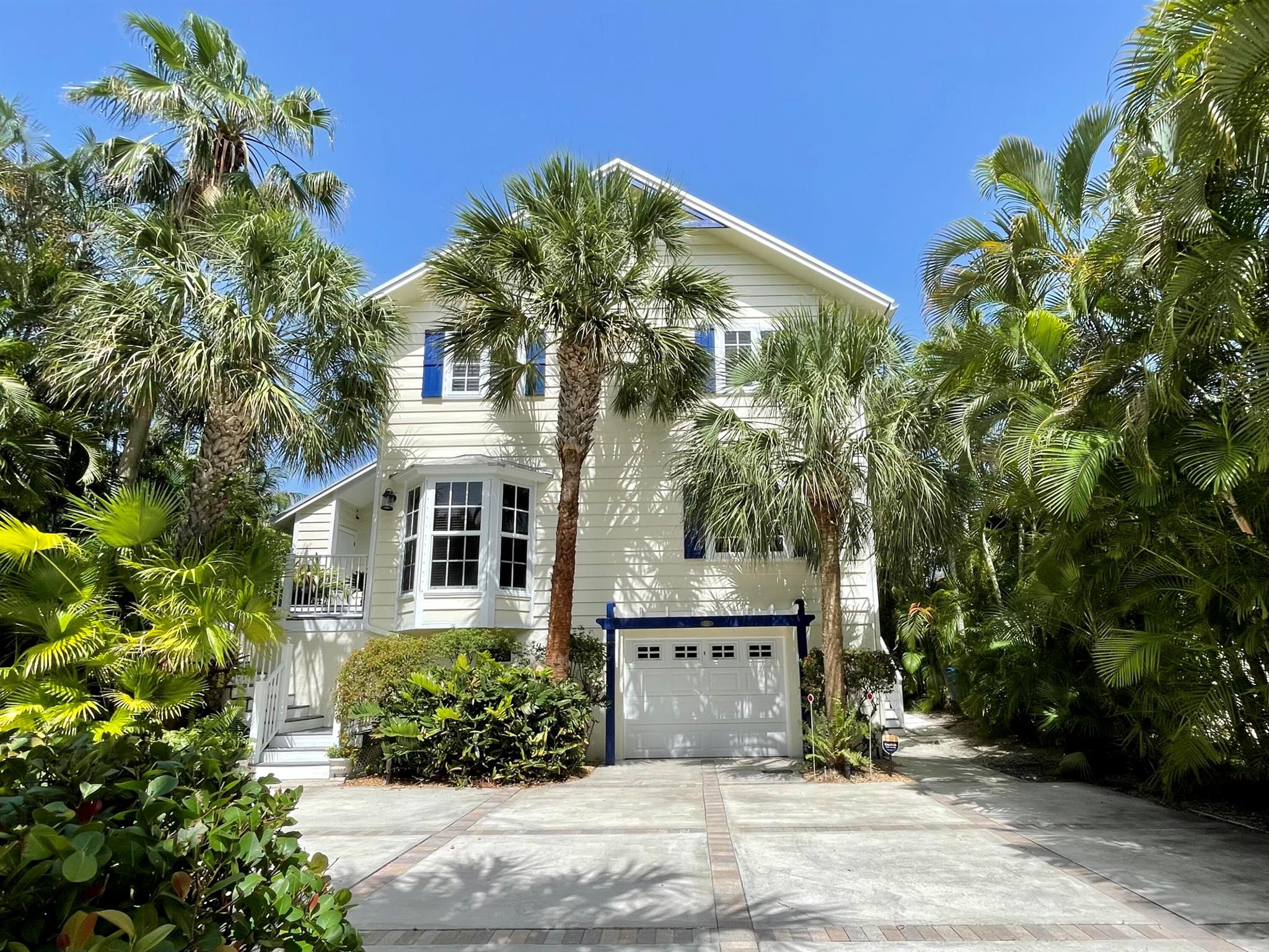 216 SE Atlantic Drive