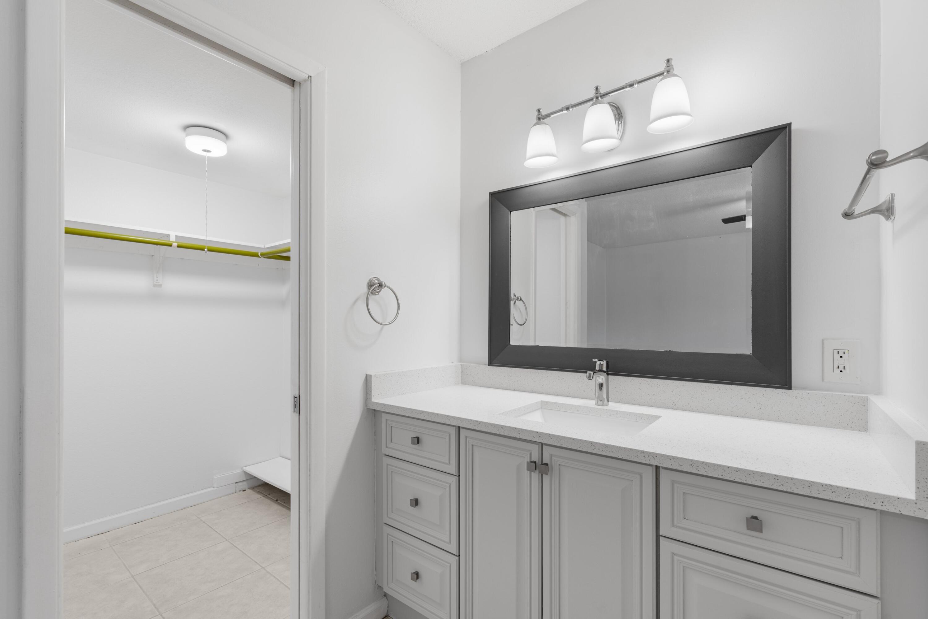 TRAILS END VILLAS INC CONDO LTS 5 TO 9 PT OF LTS 1 - Residential