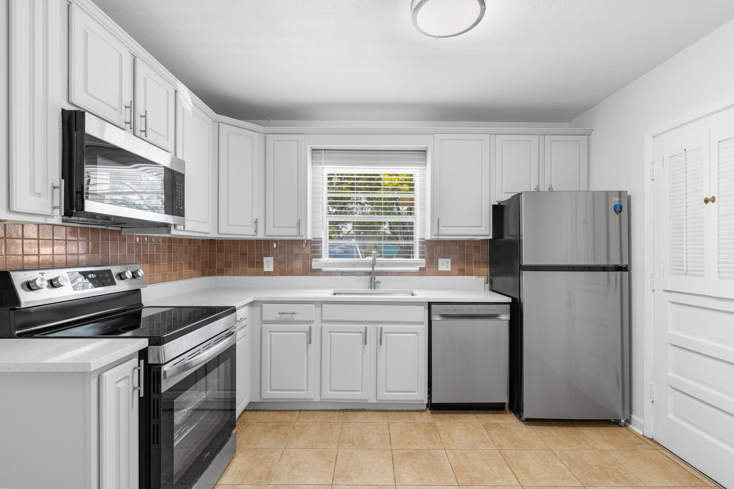 TRAILS END VILLAS INC CONDO LTS 5 TO 9 PT OF LTS 1 - Residential