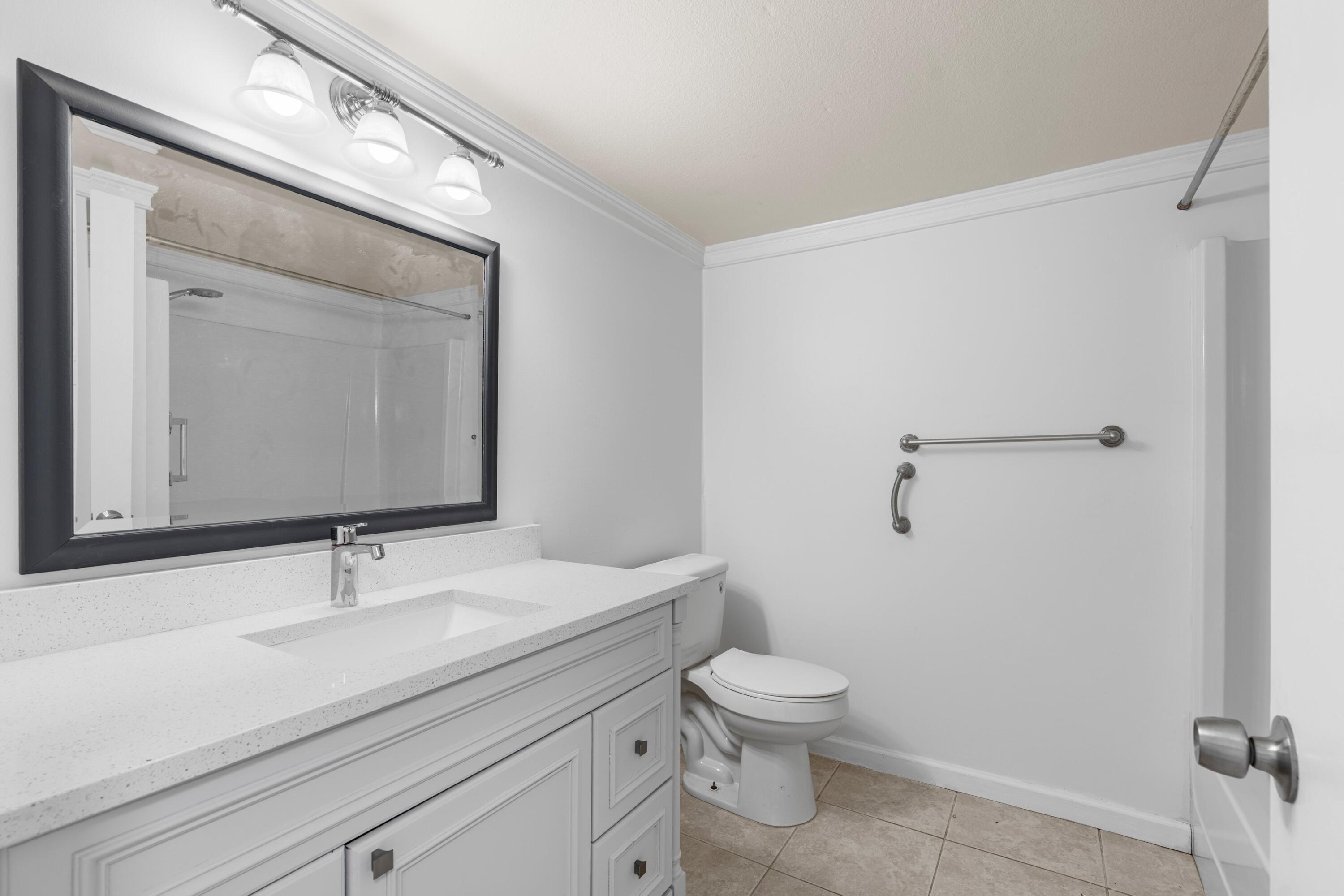 TRAILS END VILLAS INC CONDO LTS 5 TO 9 PT OF LTS 1 - Residential