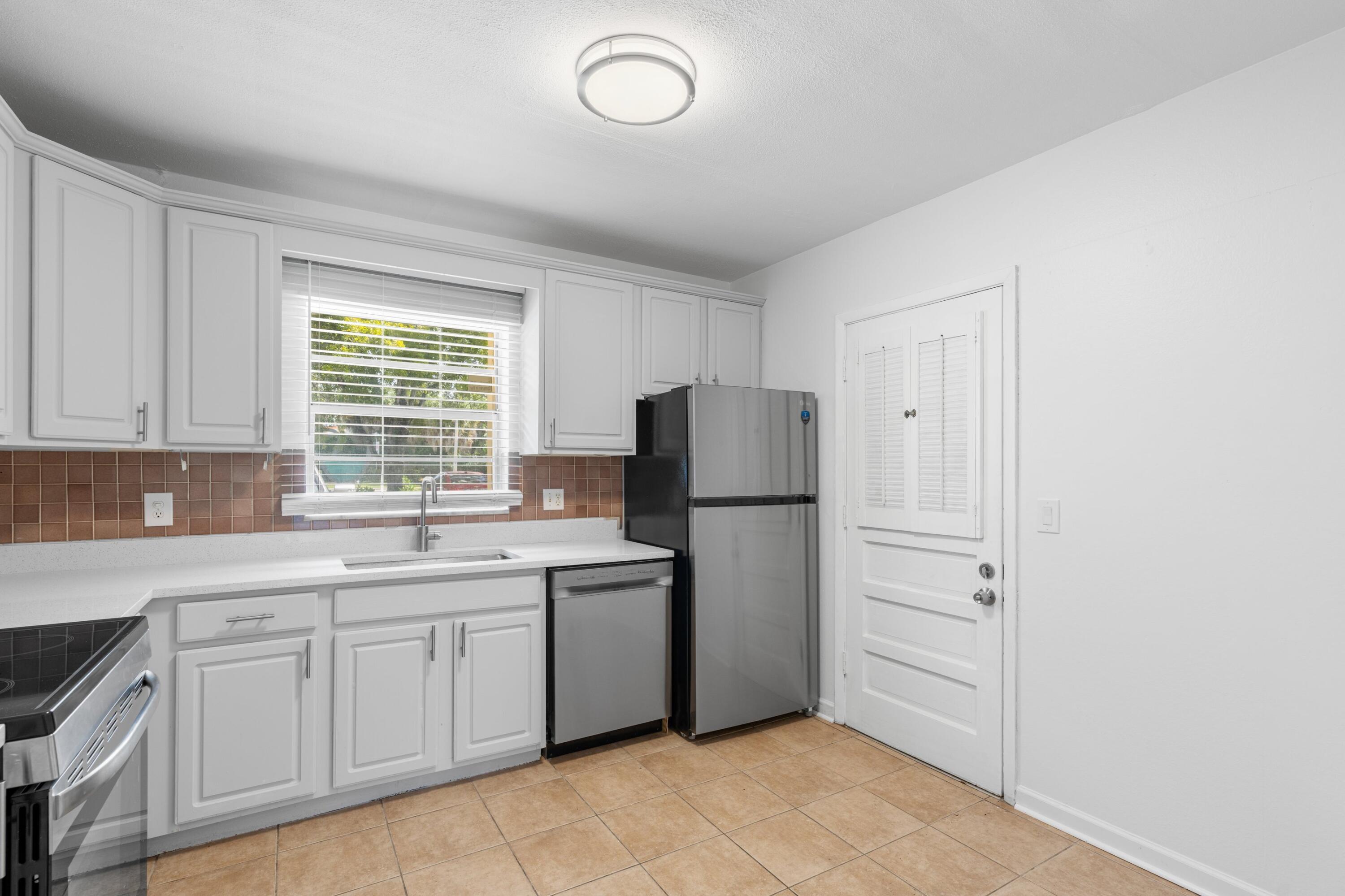 TRAILS END VILLAS INC CONDO LTS 5 TO 9 PT OF LTS 1 - Residential