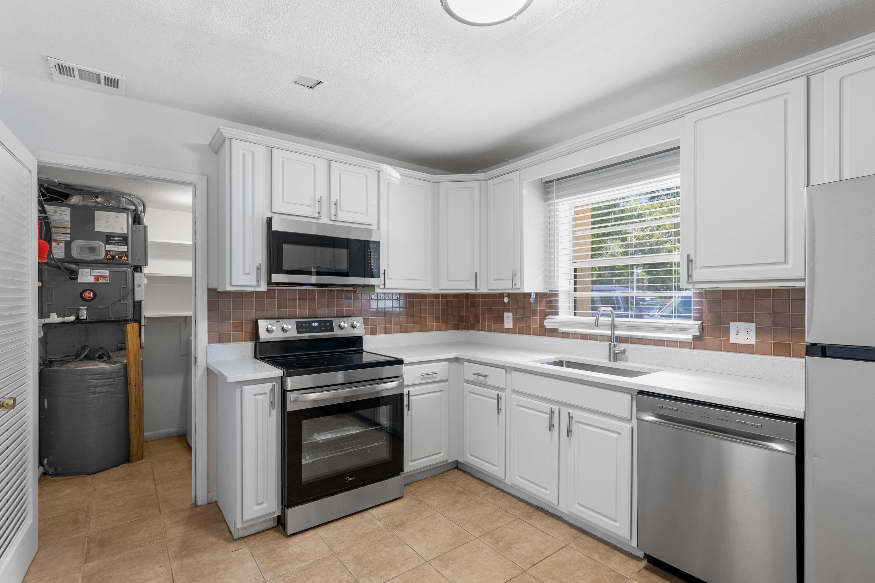 TRAILS END VILLAS INC CONDO LTS 5 TO 9 PT OF LTS 1 - Residential