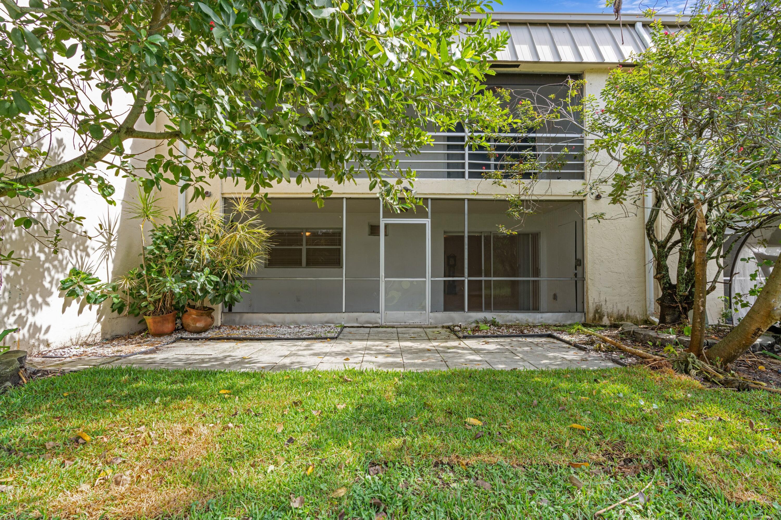 TRAILS END VILLAS INC CONDO LTS 5 TO 9 PT OF LTS 1 - Residential