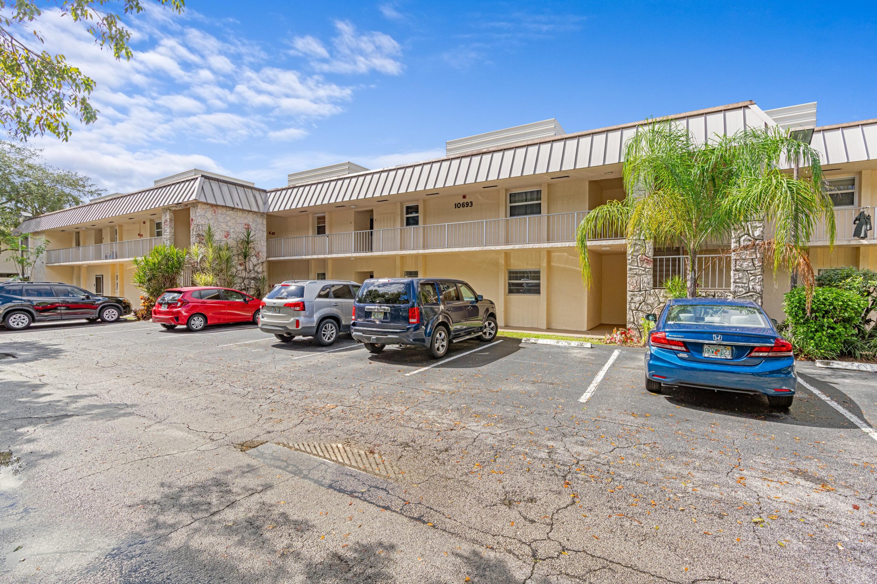 TRAILS END VILLAS INC CONDO LTS 5 TO 9 PT OF LTS 1 - Residential