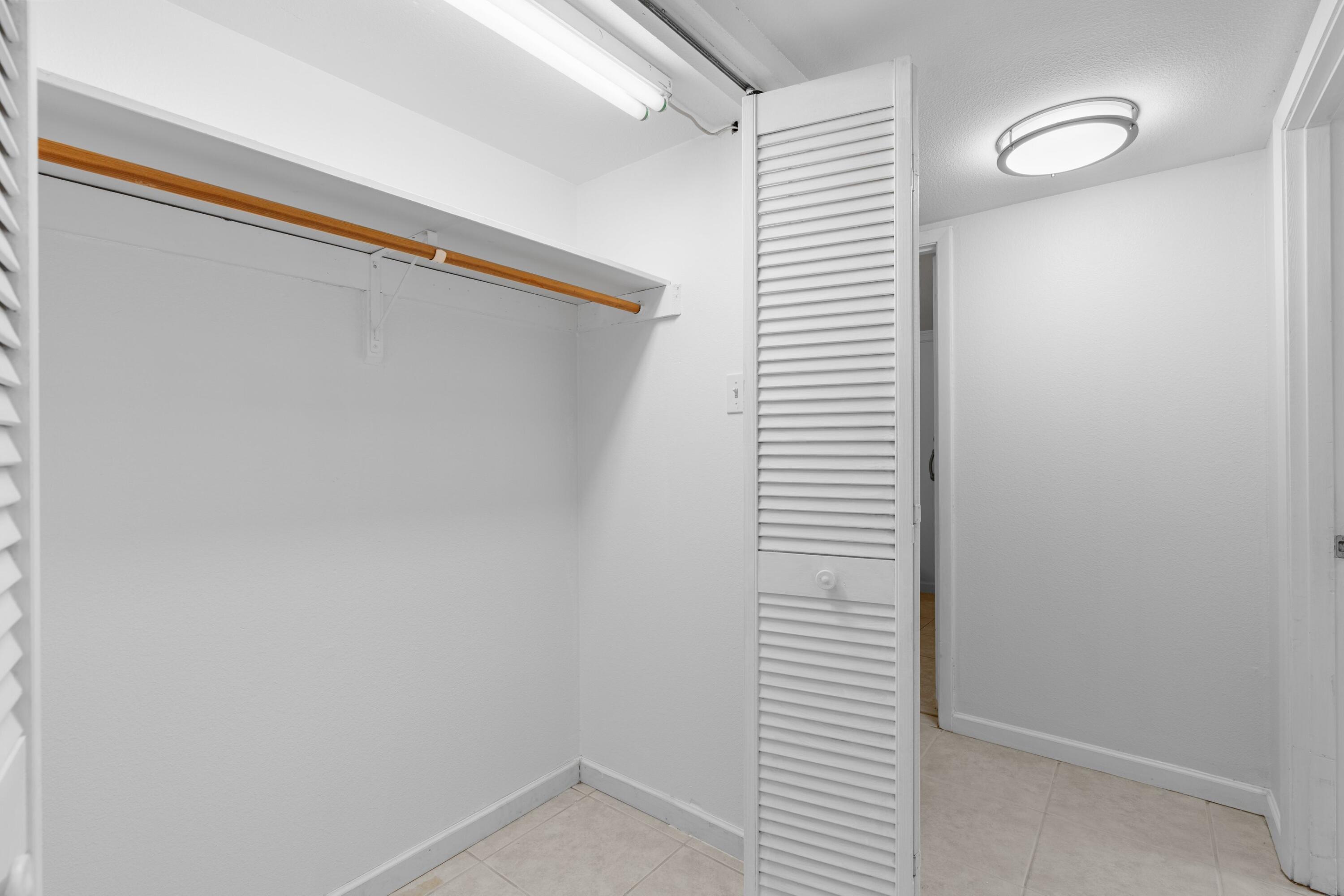 TRAILS END VILLAS INC CONDO LTS 5 TO 9 PT OF LTS 1 - Residential