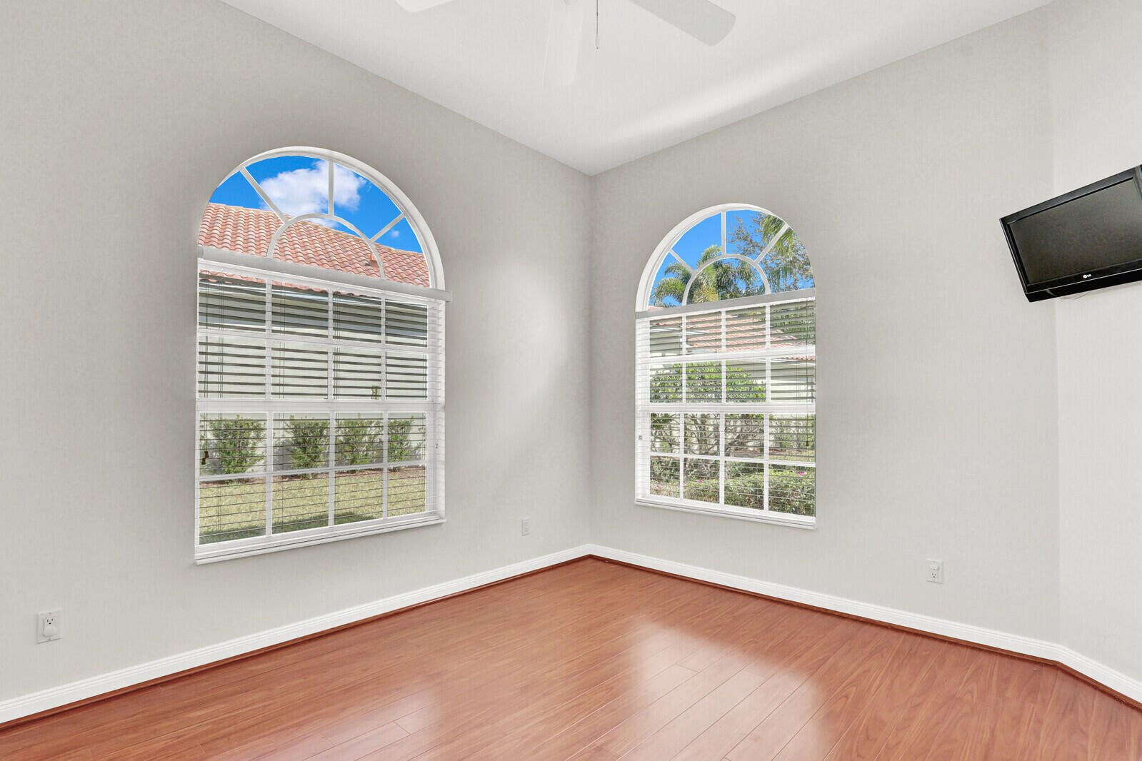 CARLETON OAKS - Residential