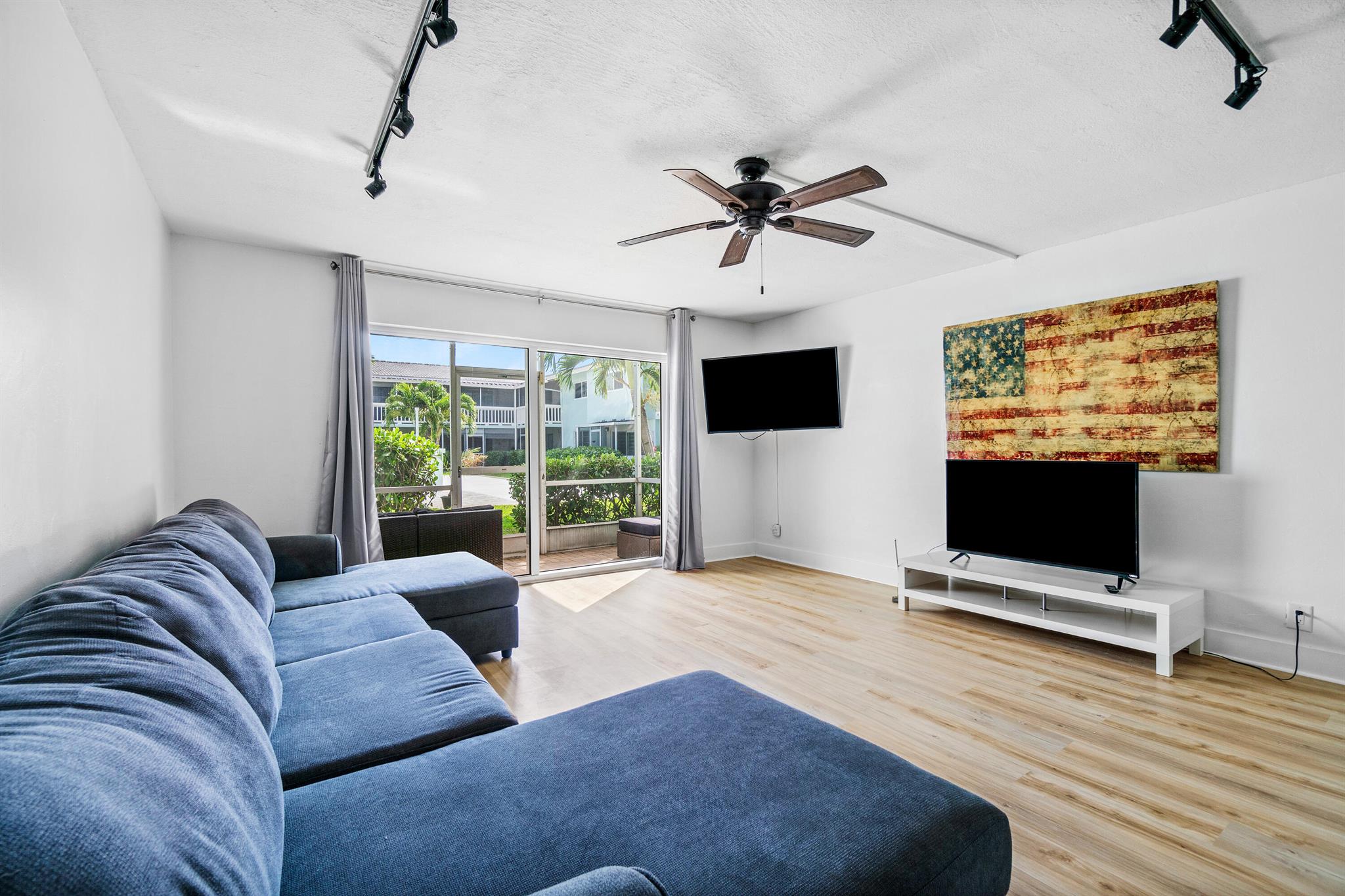 RIVER HOUSE GARDENS CONDO - Residential Lease