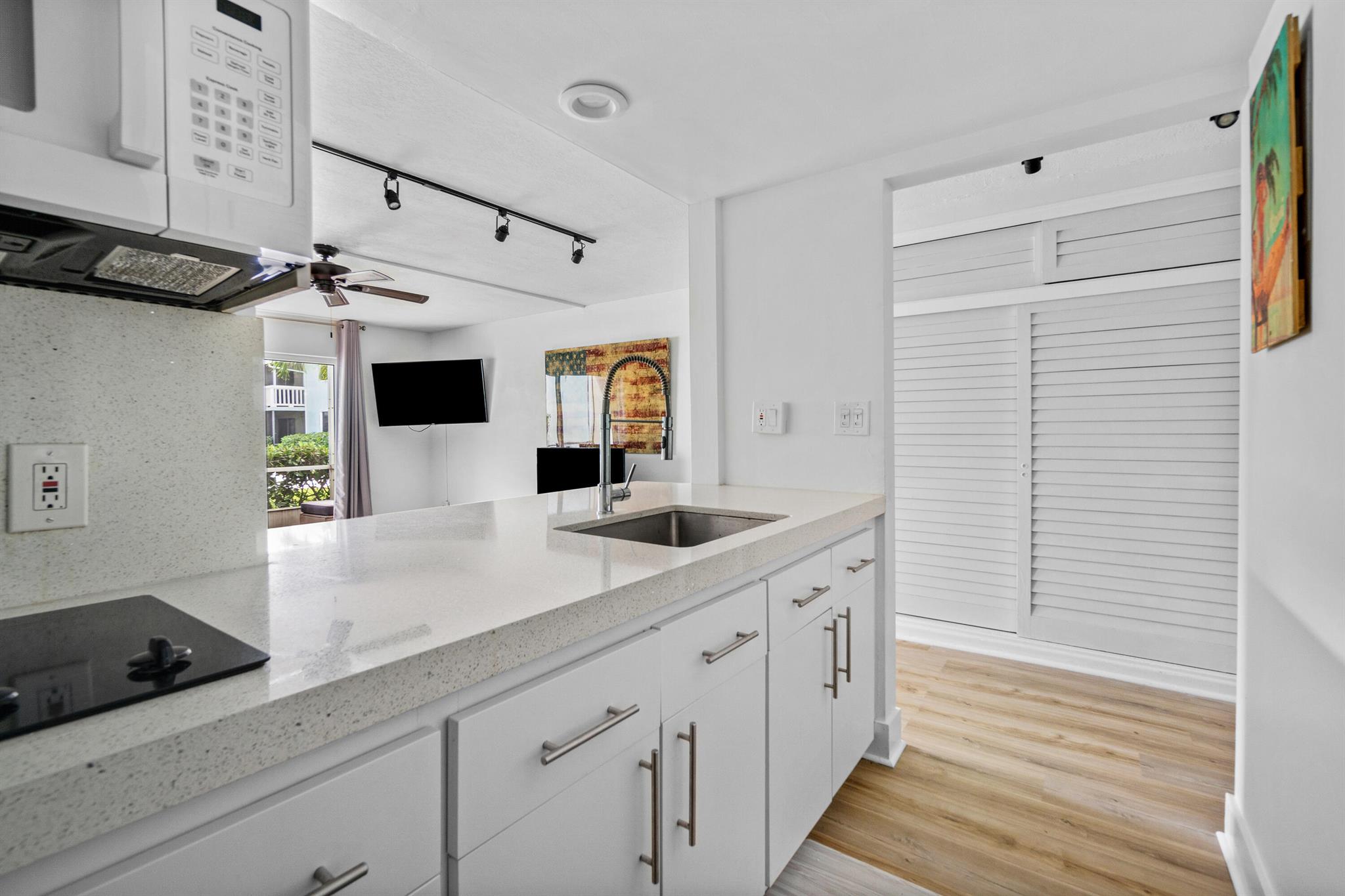 RIVER HOUSE GARDENS CONDO - Residential Lease