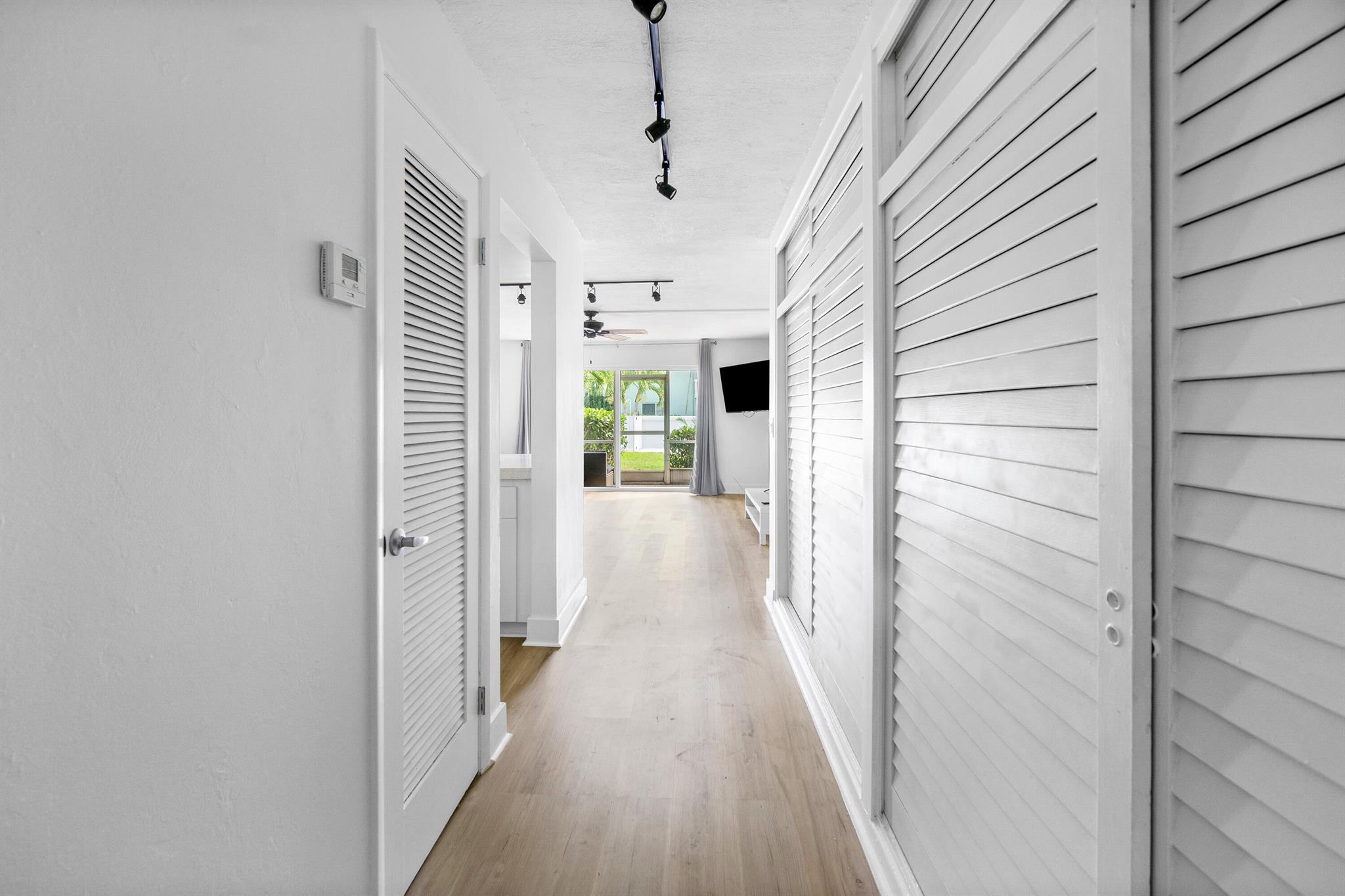 RIVER HOUSE GARDENS CONDO - Residential Lease