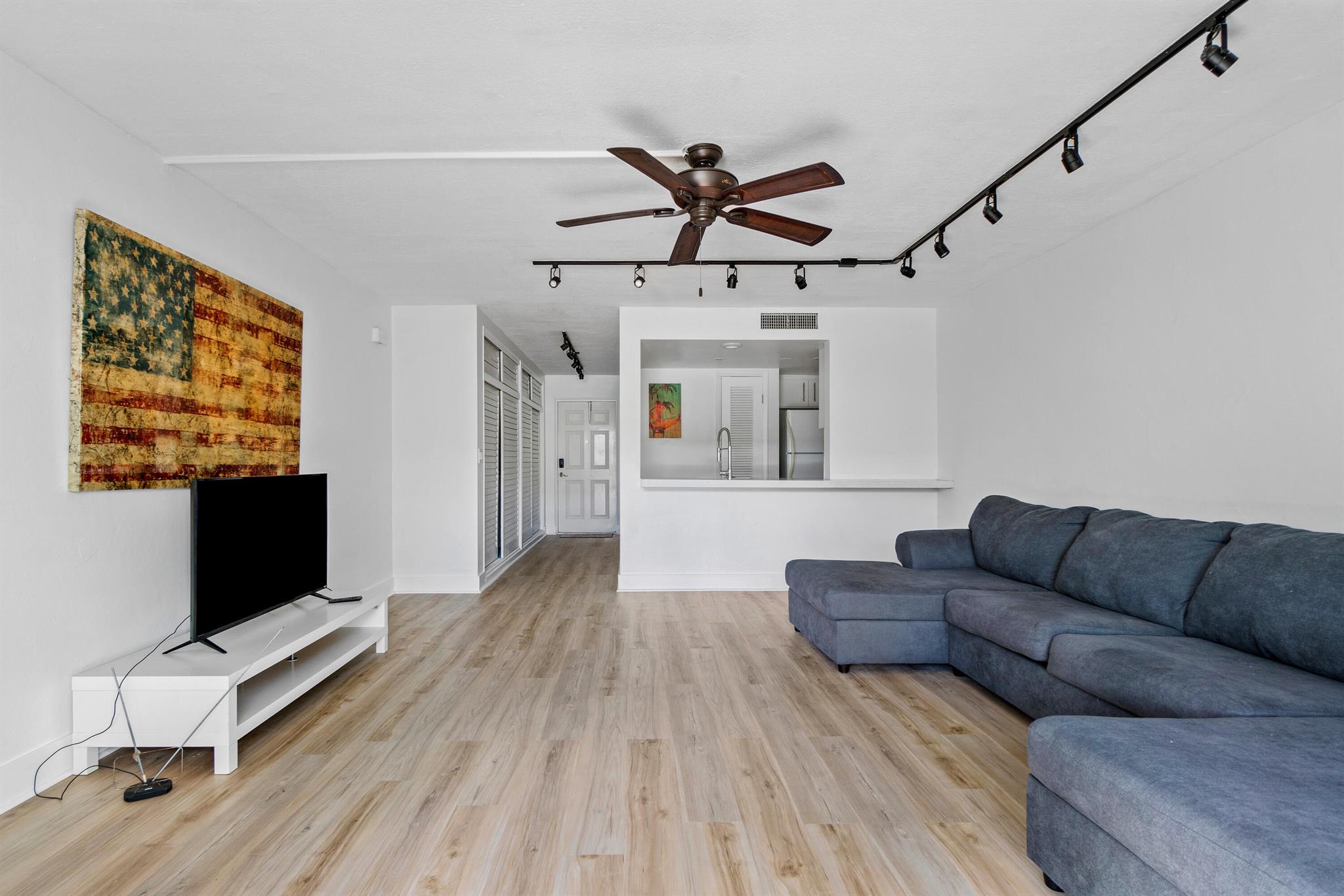 RIVER HOUSE GARDENS CONDO - Residential Lease