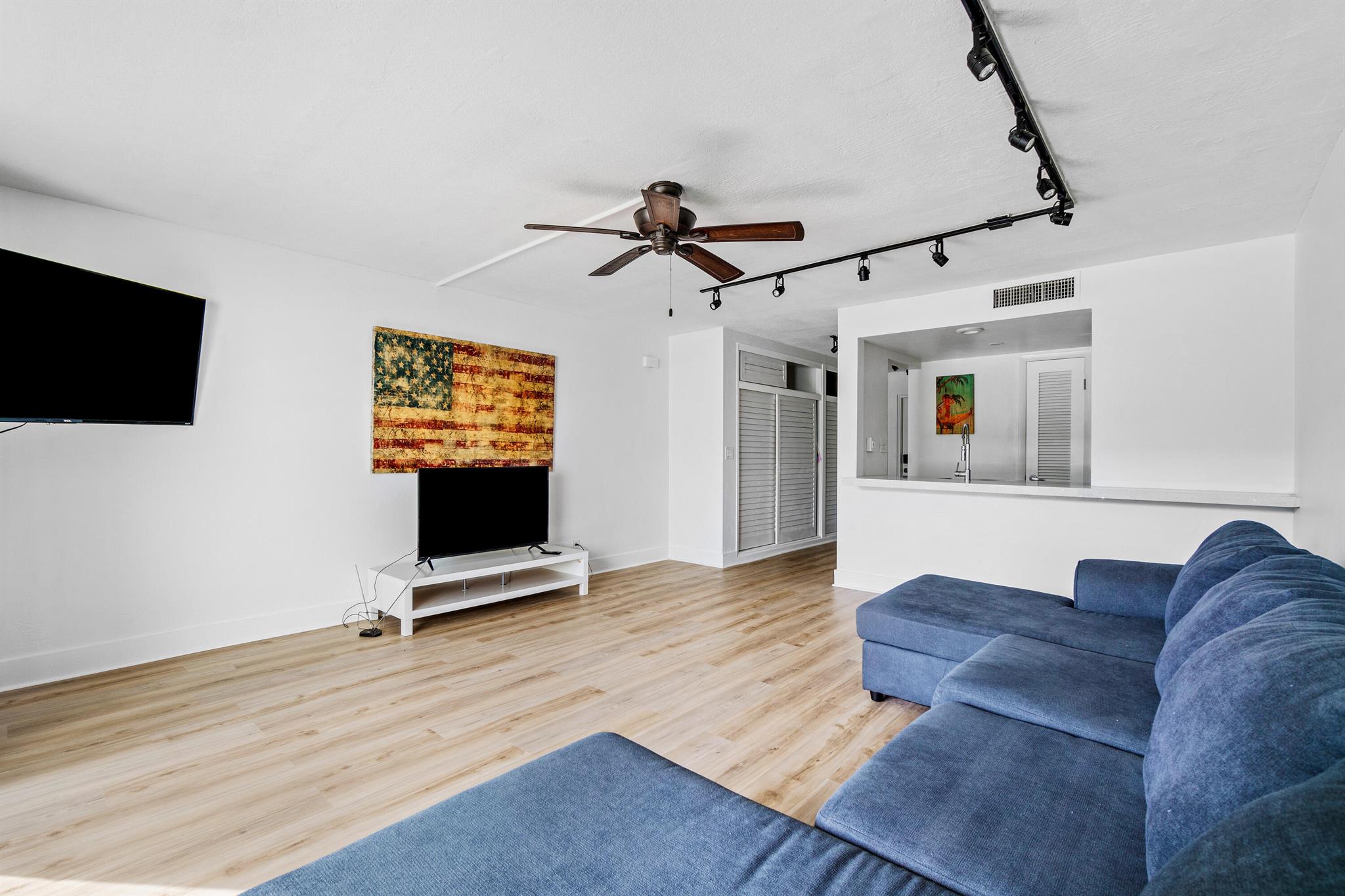 RIVER HOUSE GARDENS CONDO - Residential Lease