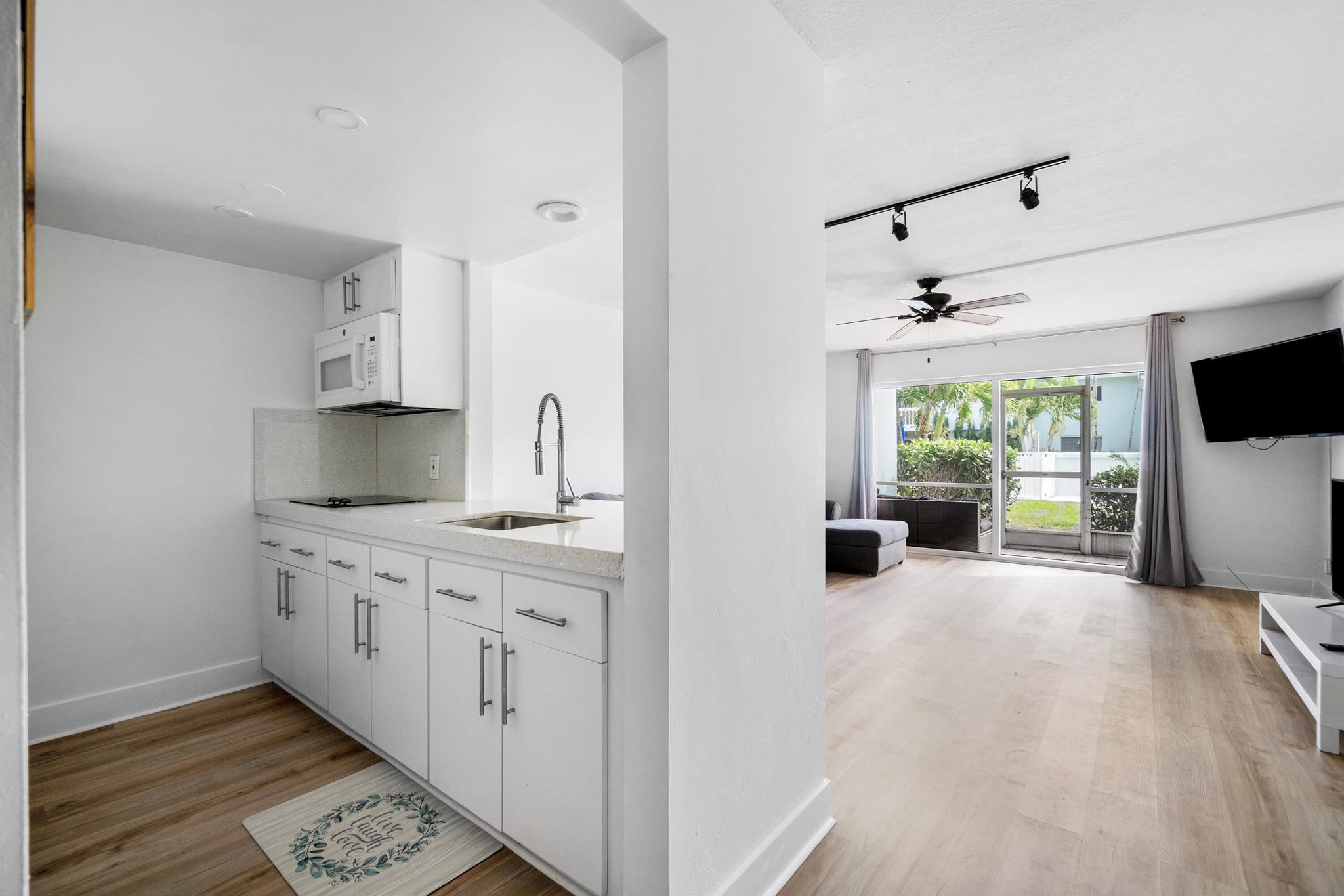 RIVER HOUSE GARDENS CONDO - Residential Lease