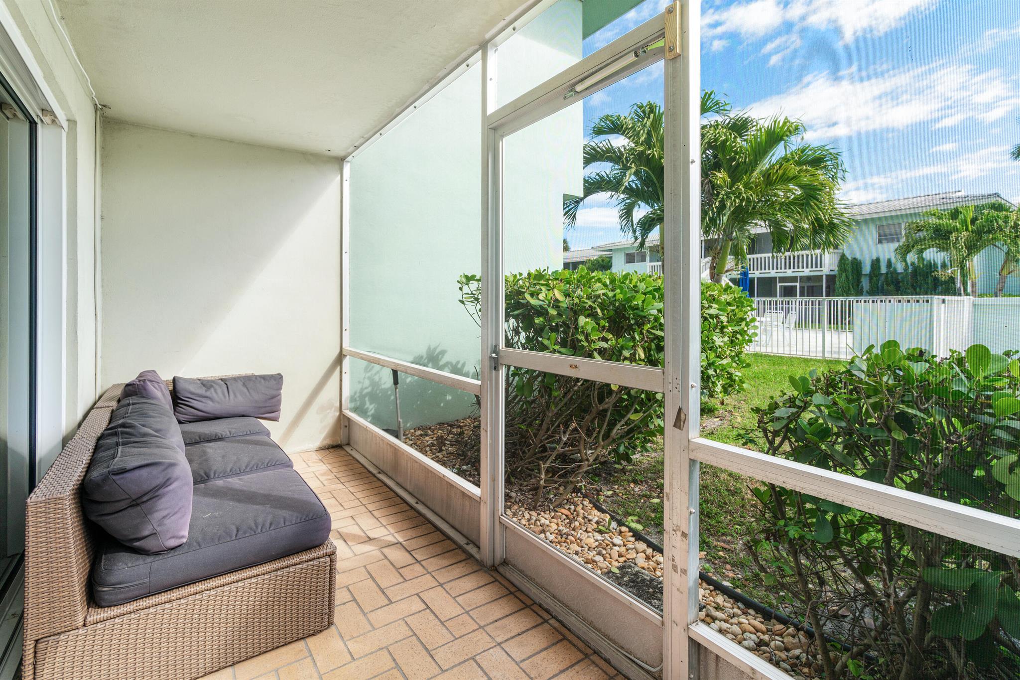 RIVER HOUSE GARDENS CONDO - Residential Lease