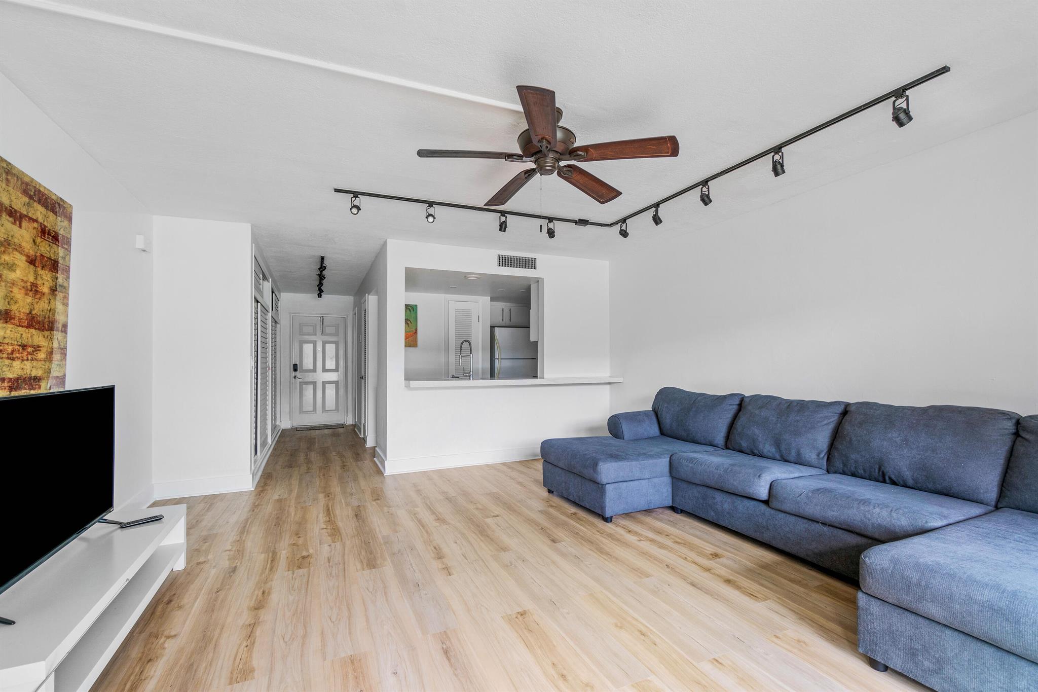 RIVER HOUSE GARDENS CONDO - Residential Lease