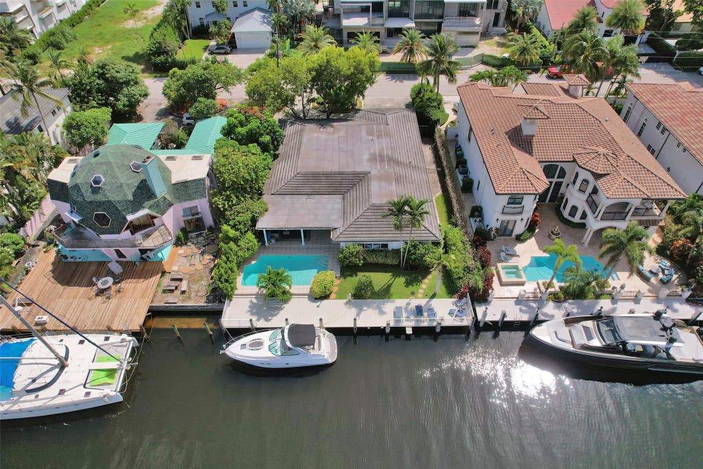 Photo of 2427 Sea Island Drive, Fort Lauderdale, FL 33301 (MLS # B26063390)