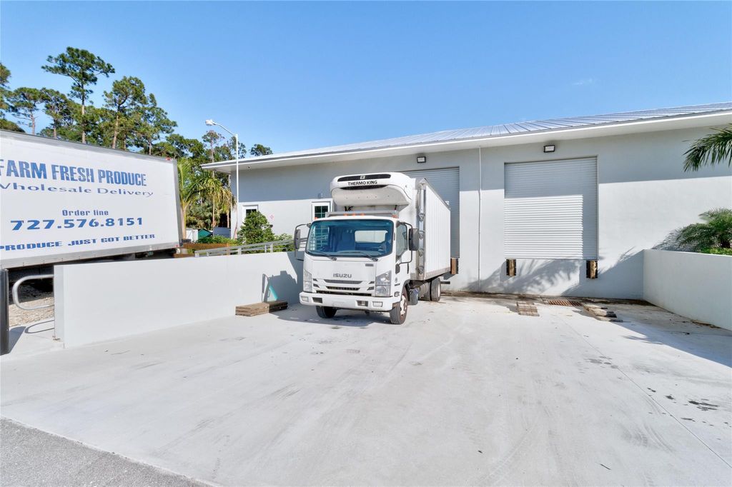 Photo of 3700 SW 9th Street #103, Vero Beach, FL 32968 (MLS # F10556191)